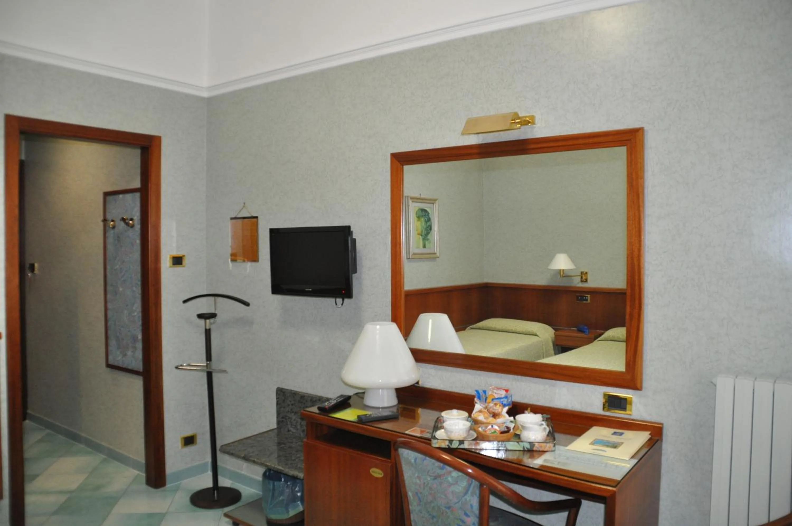 TV and multimedia, Bed in Albergo Fiorenza