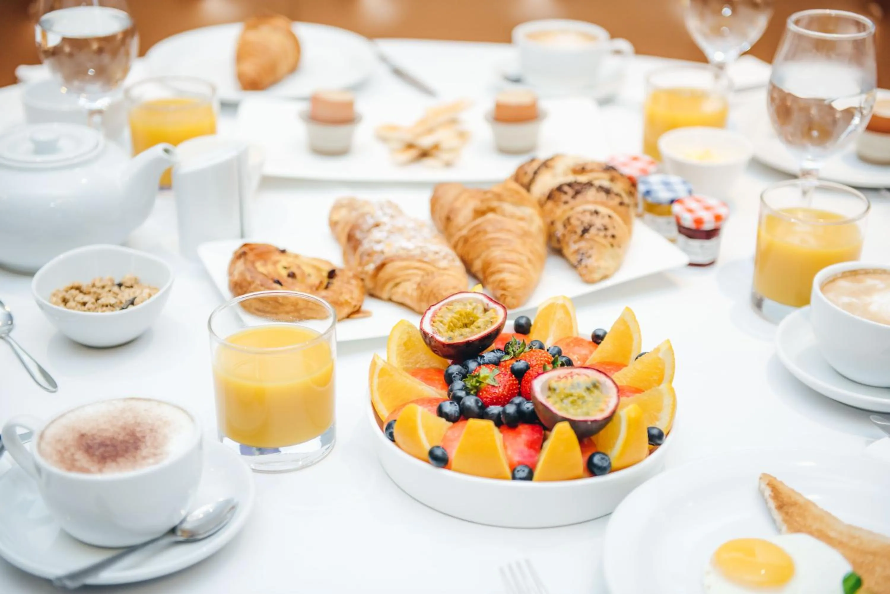 Food and drinks in Karma Sanctum Soho Hotel