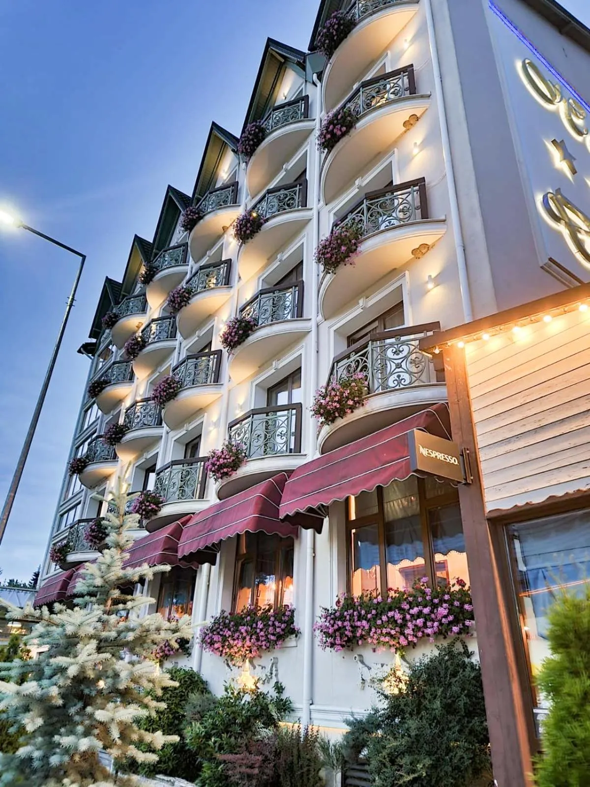 Property building in Hotel Dragului