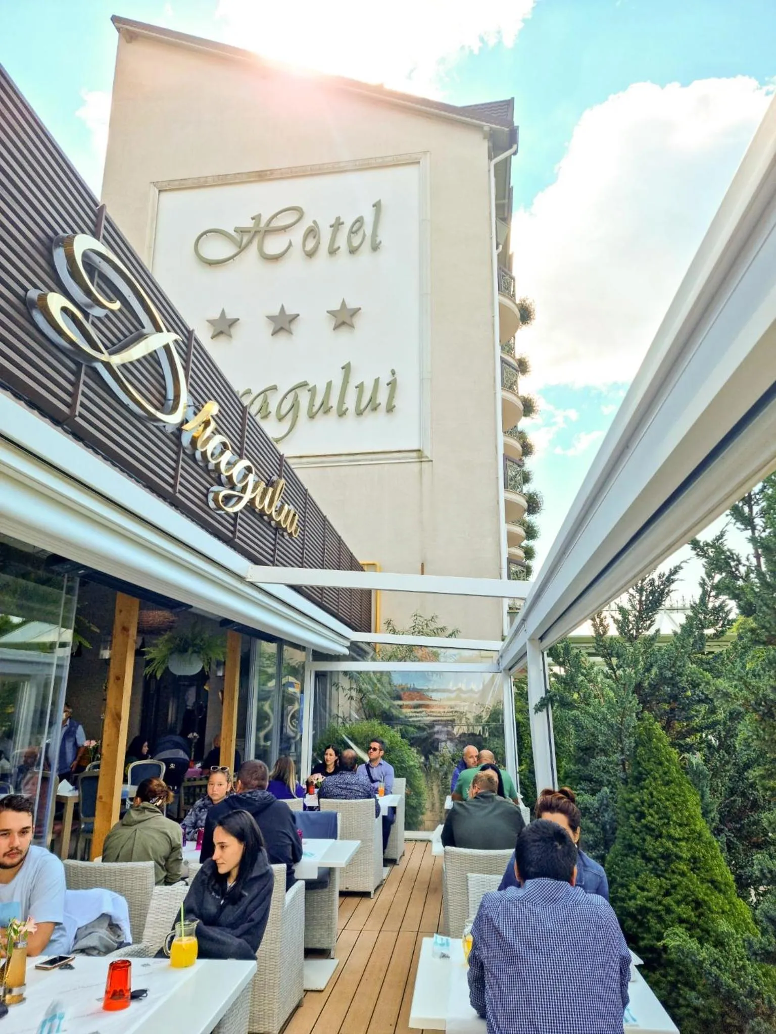 Restaurant/places to eat in Hotel Dragului