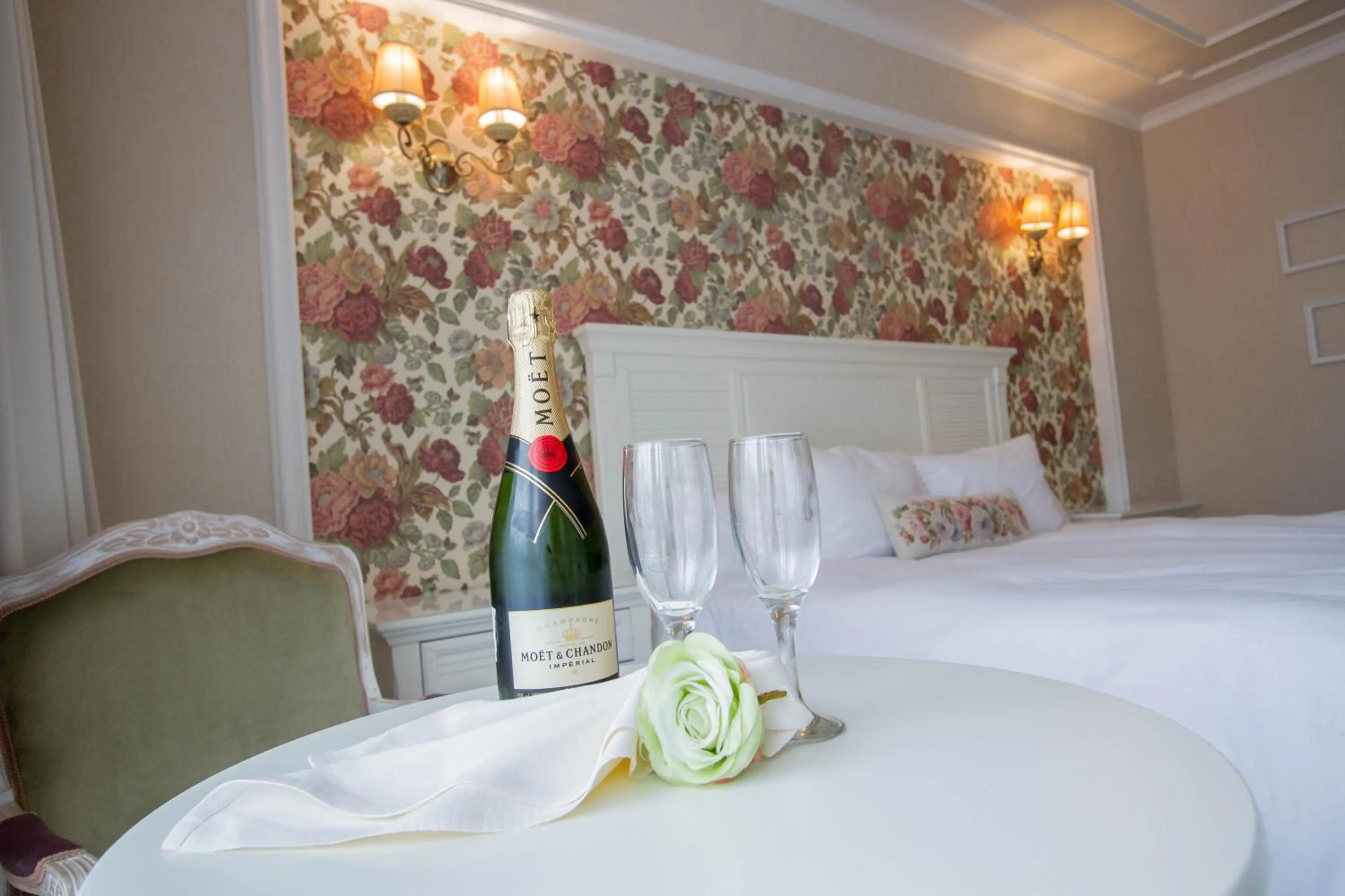 Decorative detail, Bed in Hotel Dragului