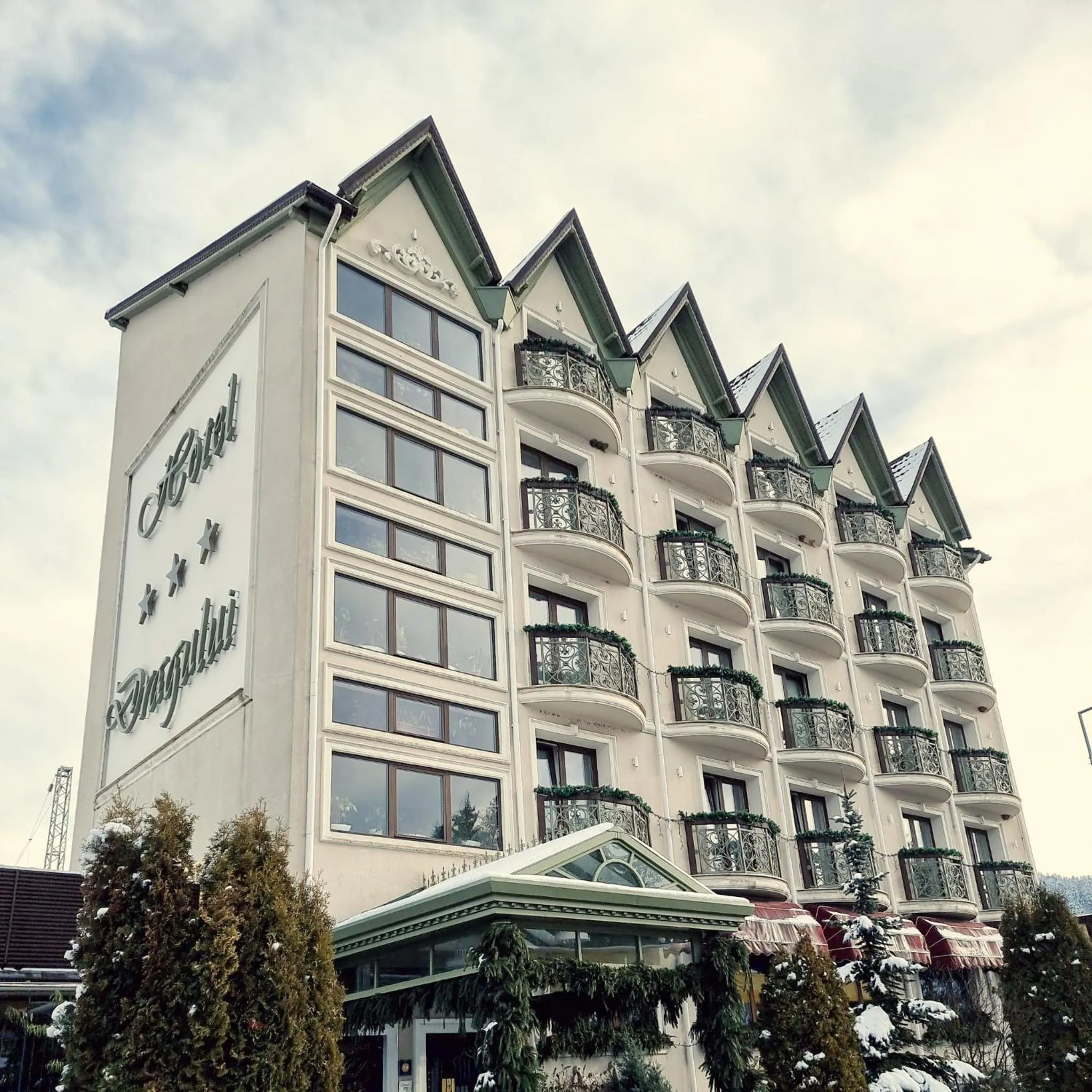 Property building in Hotel Dragului