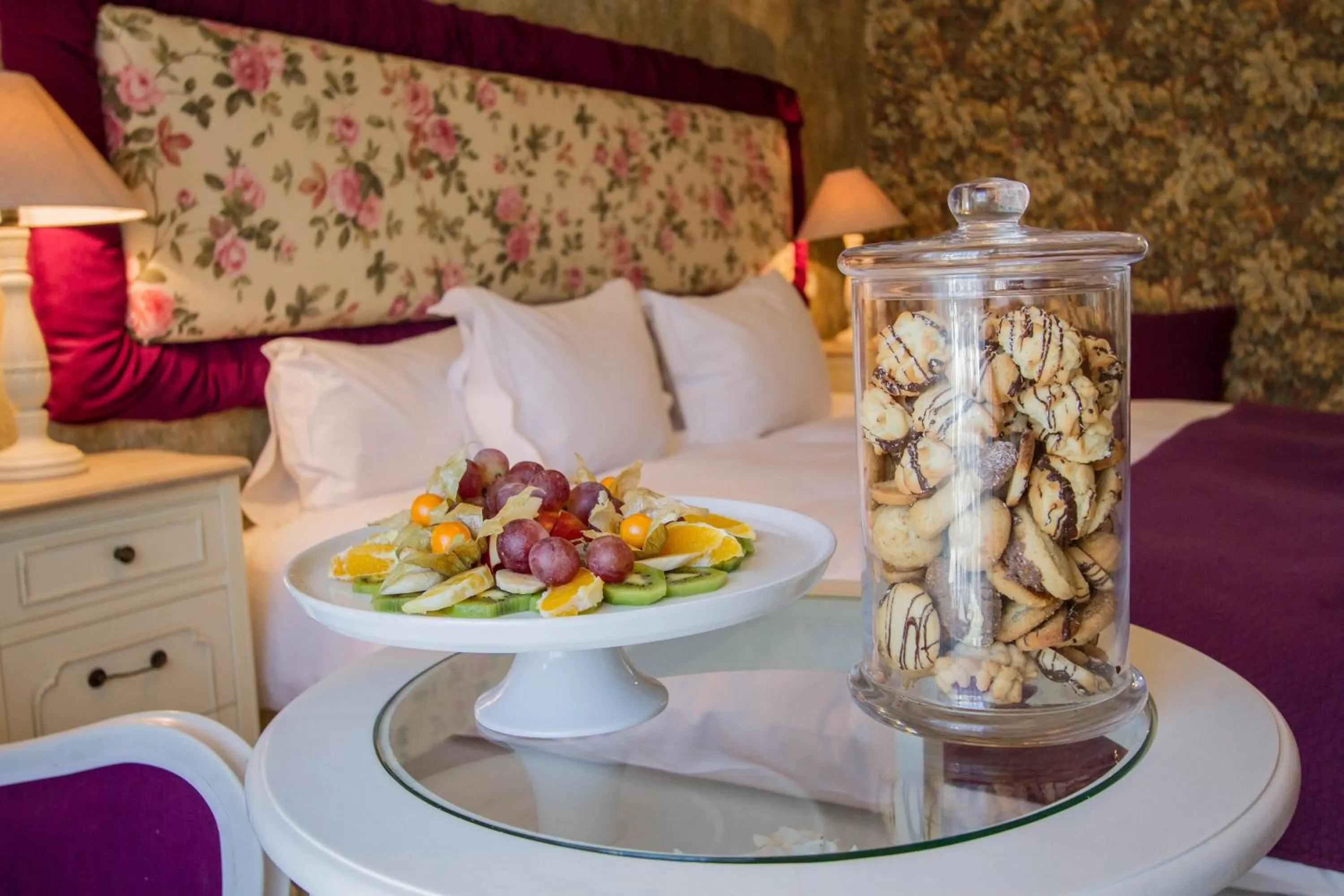 Continental breakfast, Bed in Hotel Dragului