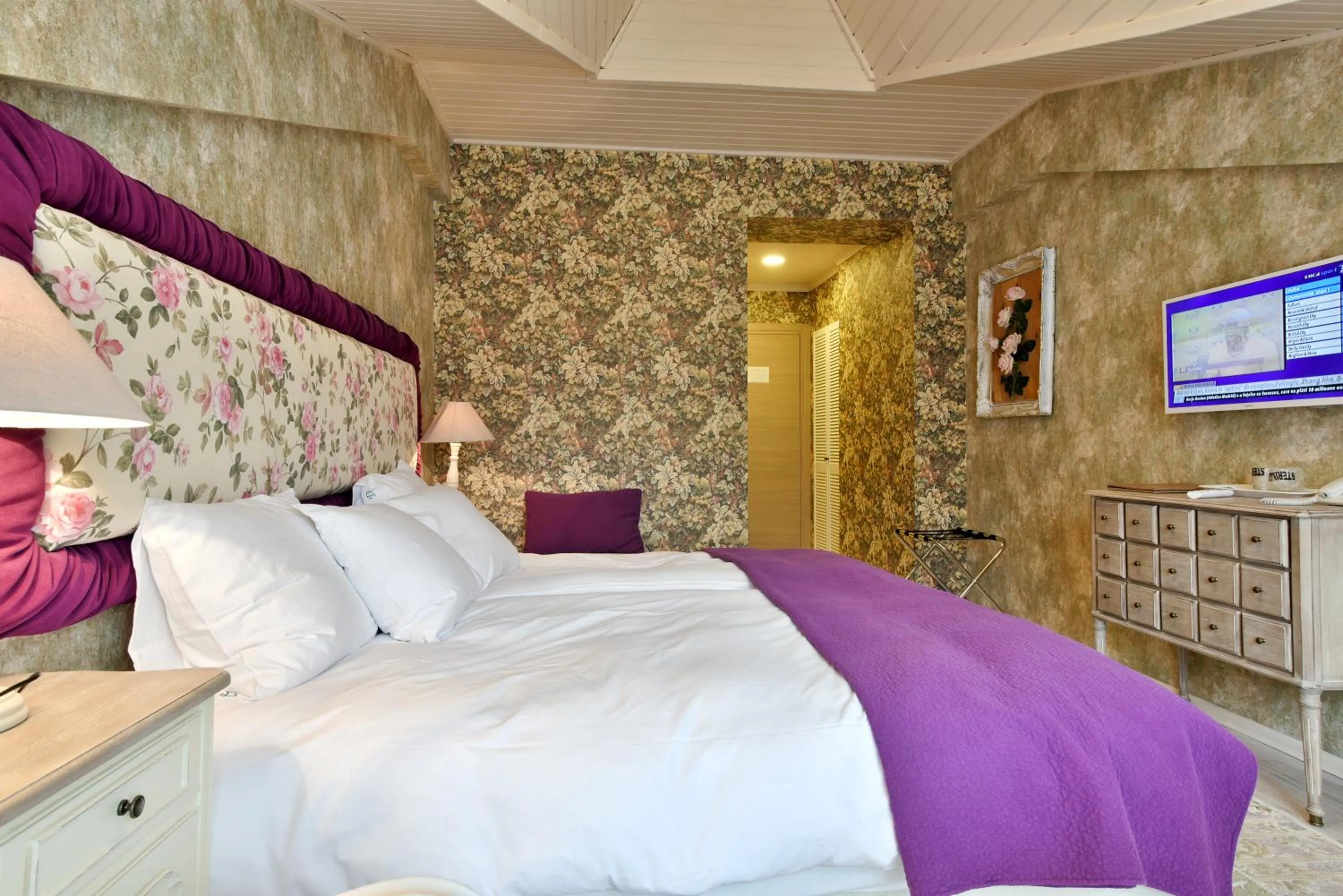 TV and multimedia, Bed in Hotel Dragului