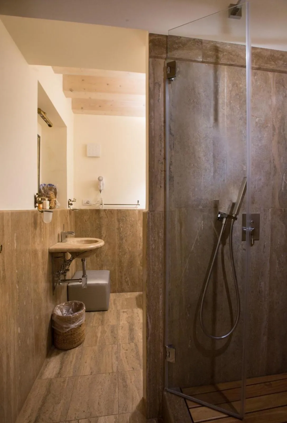 Shower in Musciara Siracusa Resort