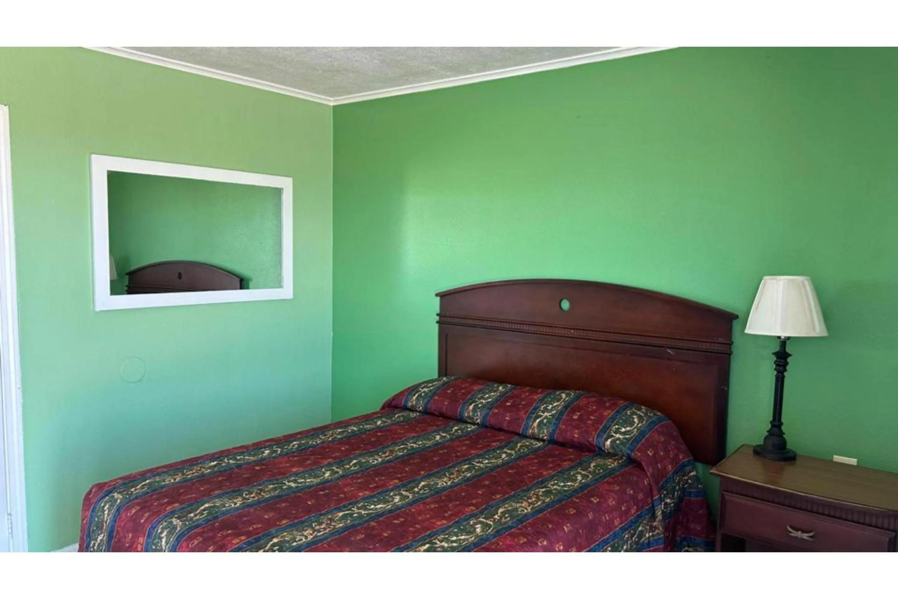 Bedroom, Bed in Monterrey Motel Padre Island, Corpus Christi BY OYO