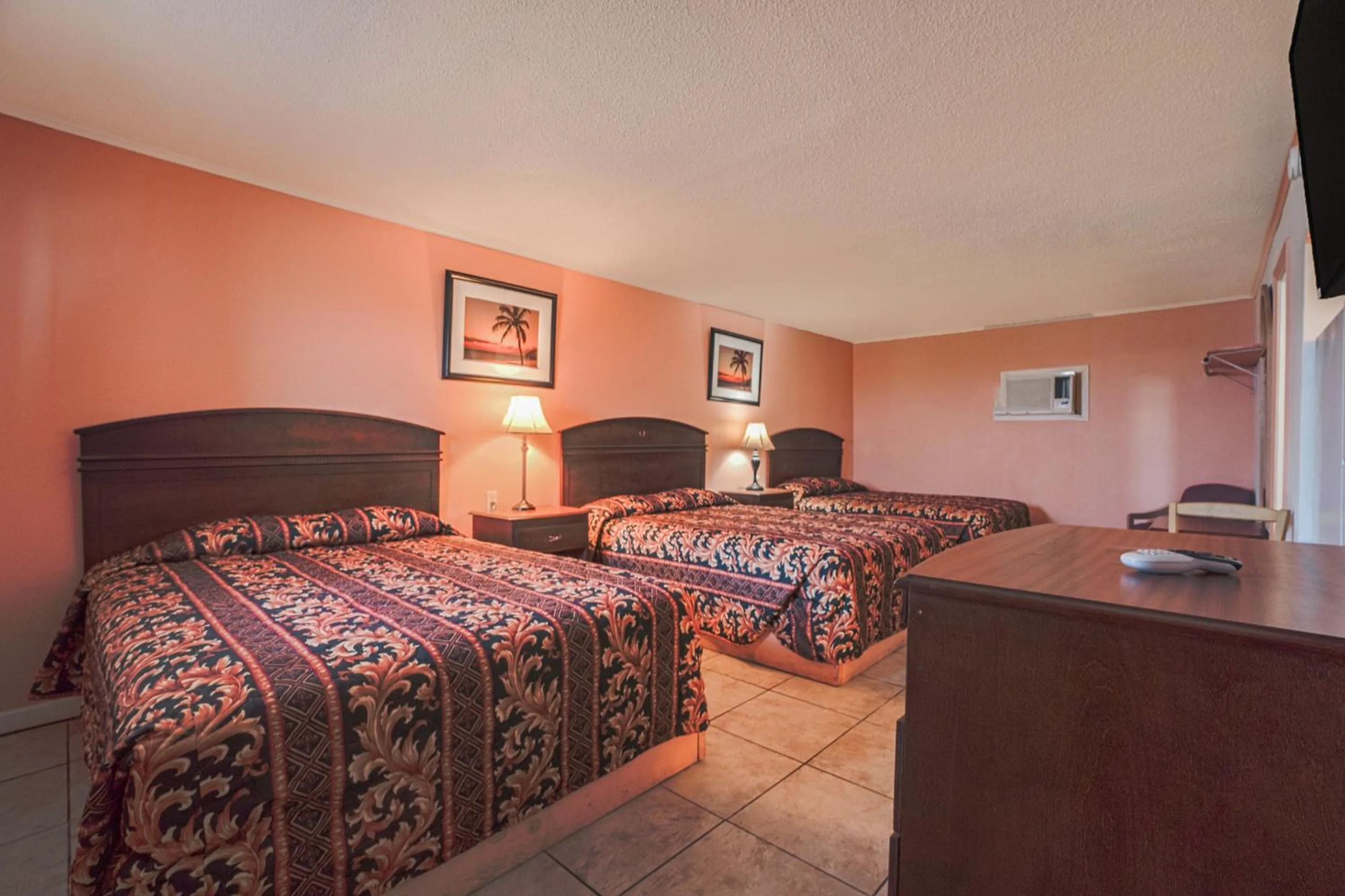 Bedroom, Bed in Monterrey Motel Padre Island, Corpus Christi BY OYO