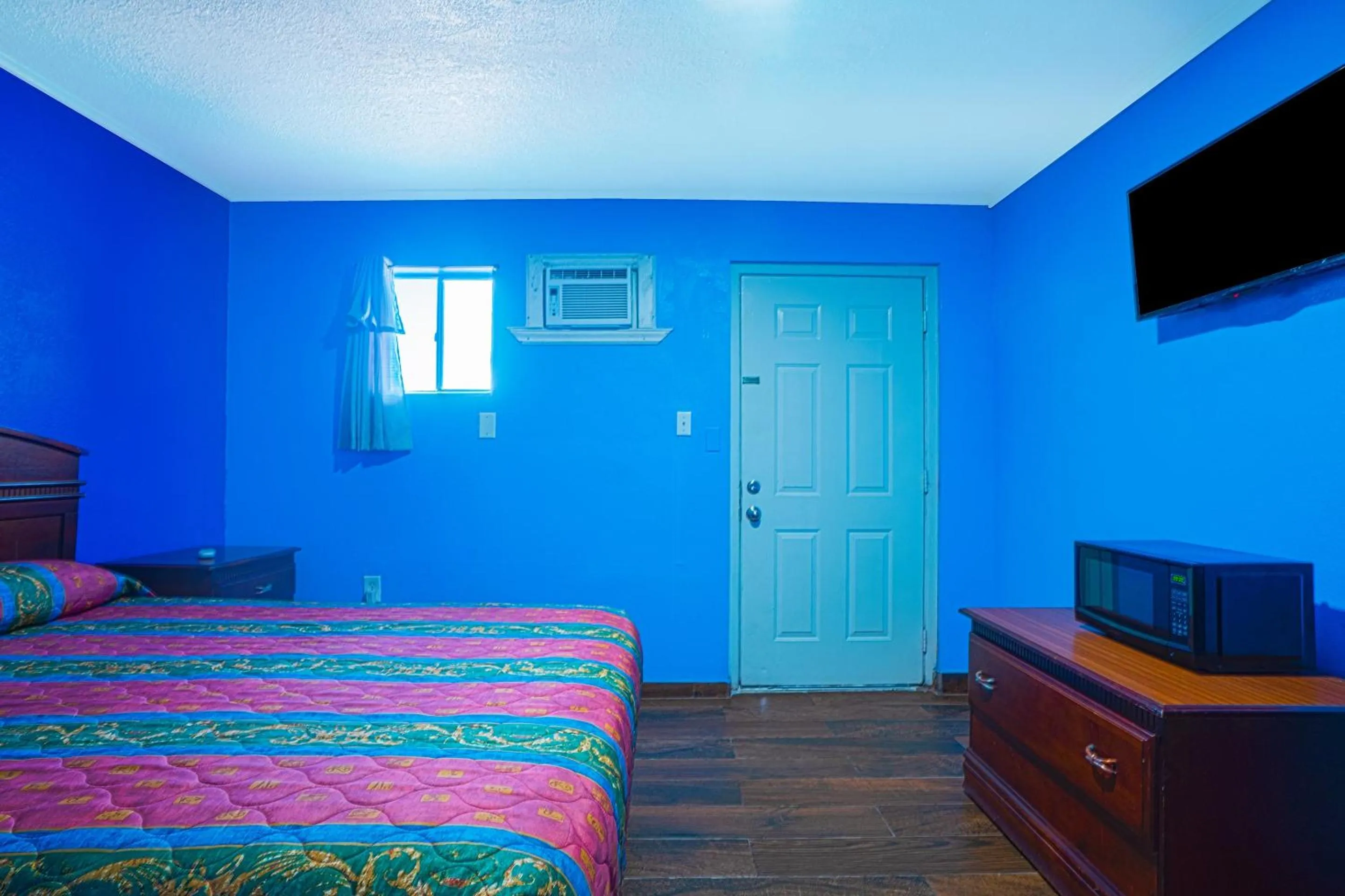 Bedroom, Bed in Monterrey Motel Padre Island, Corpus Christi BY OYO