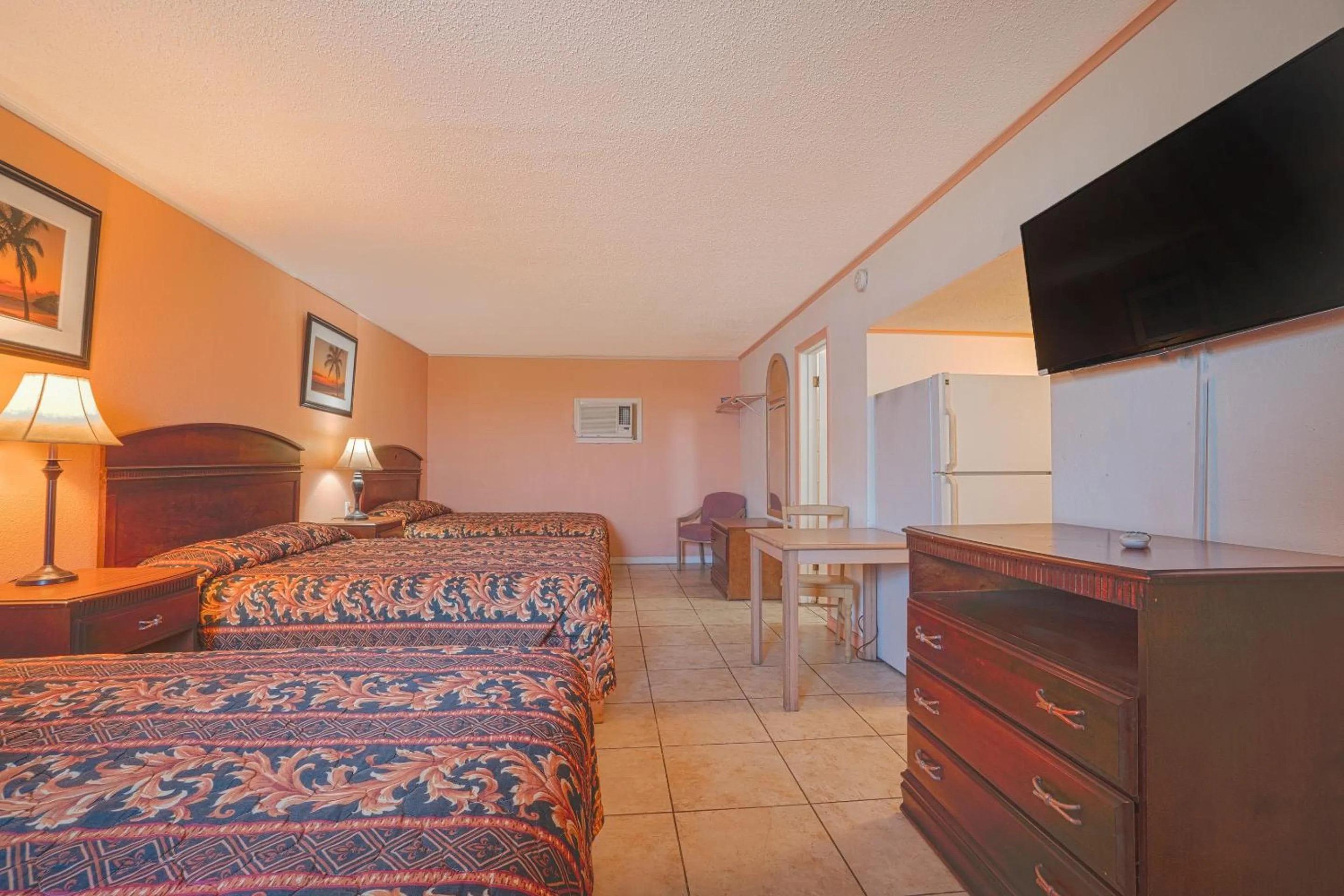 Bedroom, Bed in Monterrey Motel Padre Island, Corpus Christi BY OYO