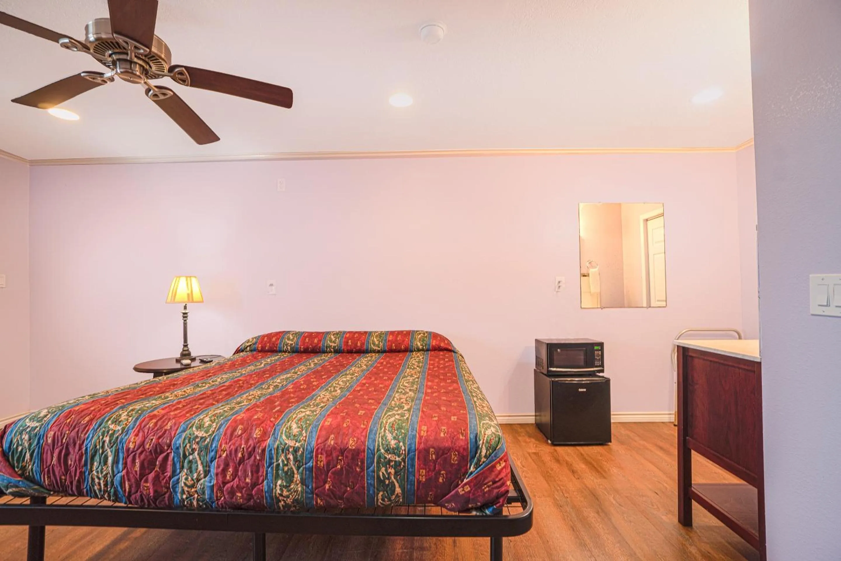 Bedroom, Bed in Monterrey Motel Padre Island, Corpus Christi BY OYO