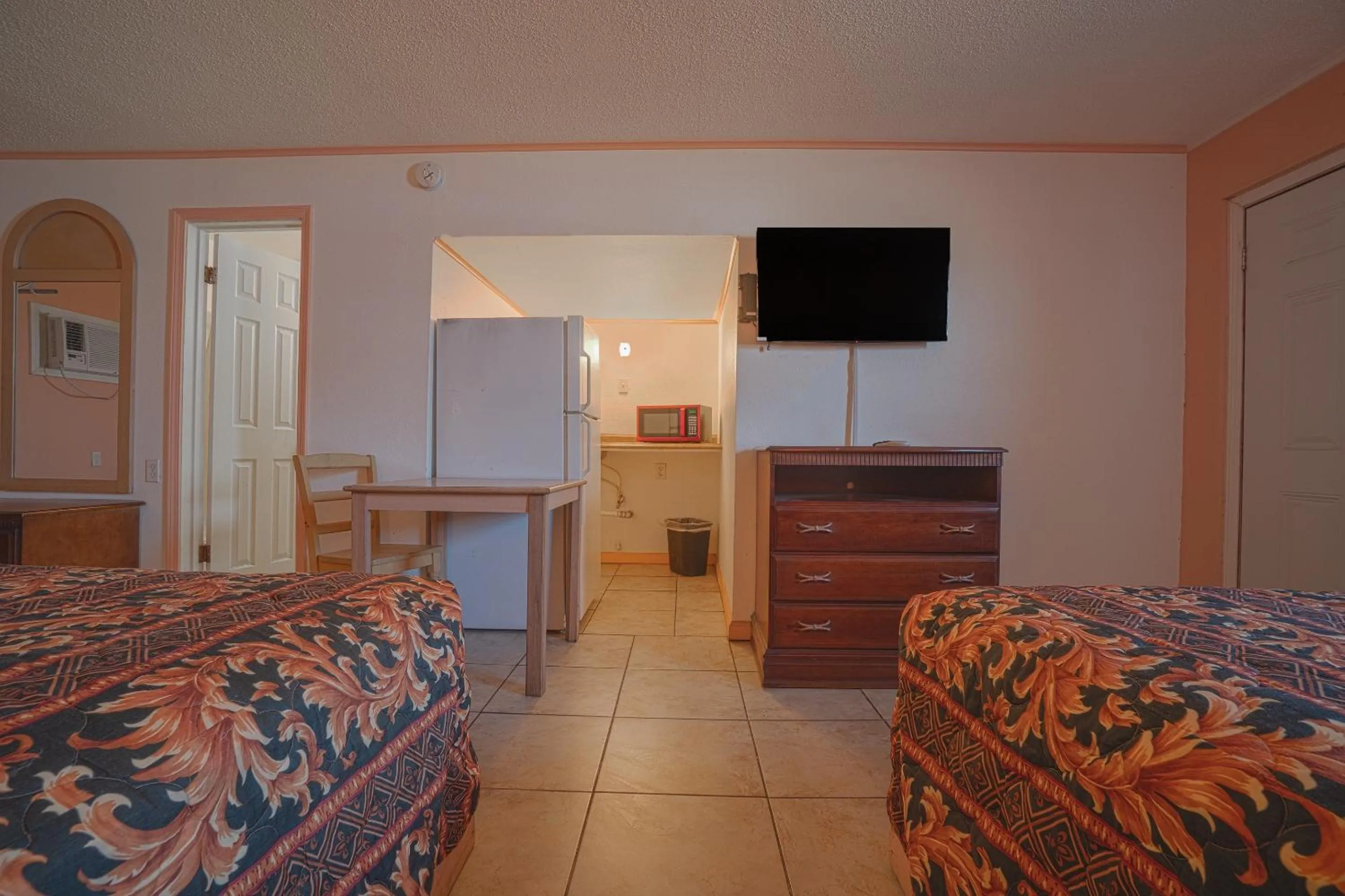 Bedroom, Bed in Monterrey Motel Padre Island, Corpus Christi BY OYO