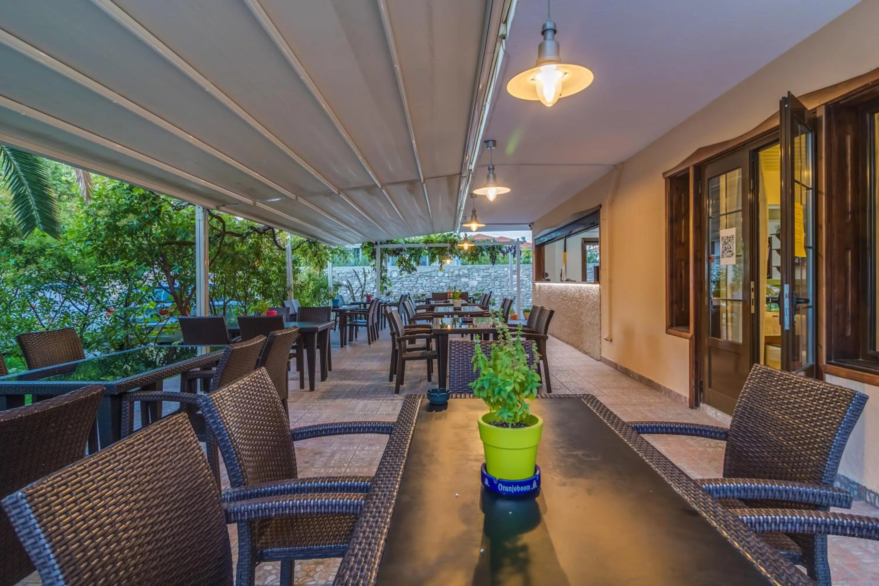 Restaurant/places to eat in Hotel Pegasus-Adult Friendly