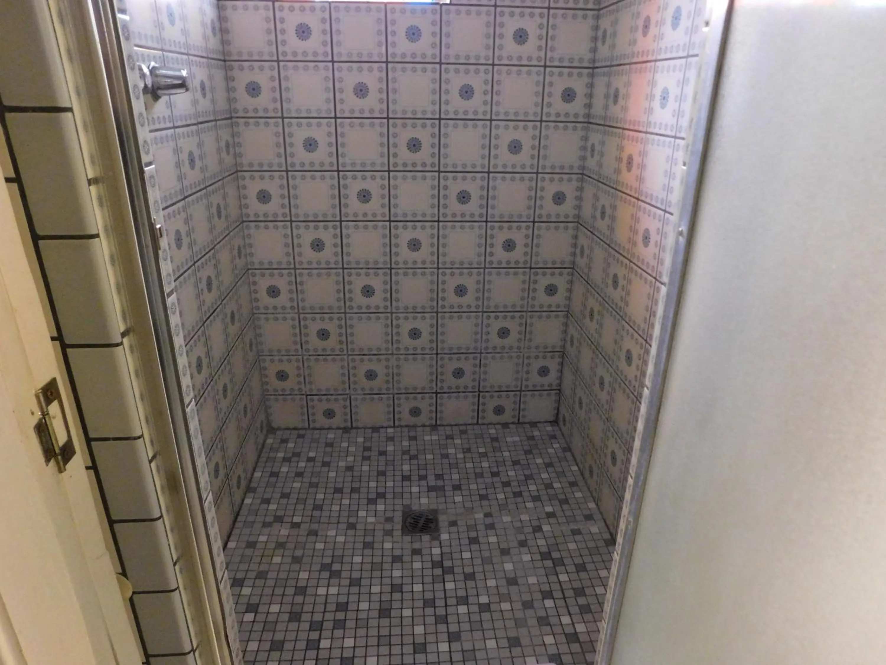 Shower in Cliff Crest Inn