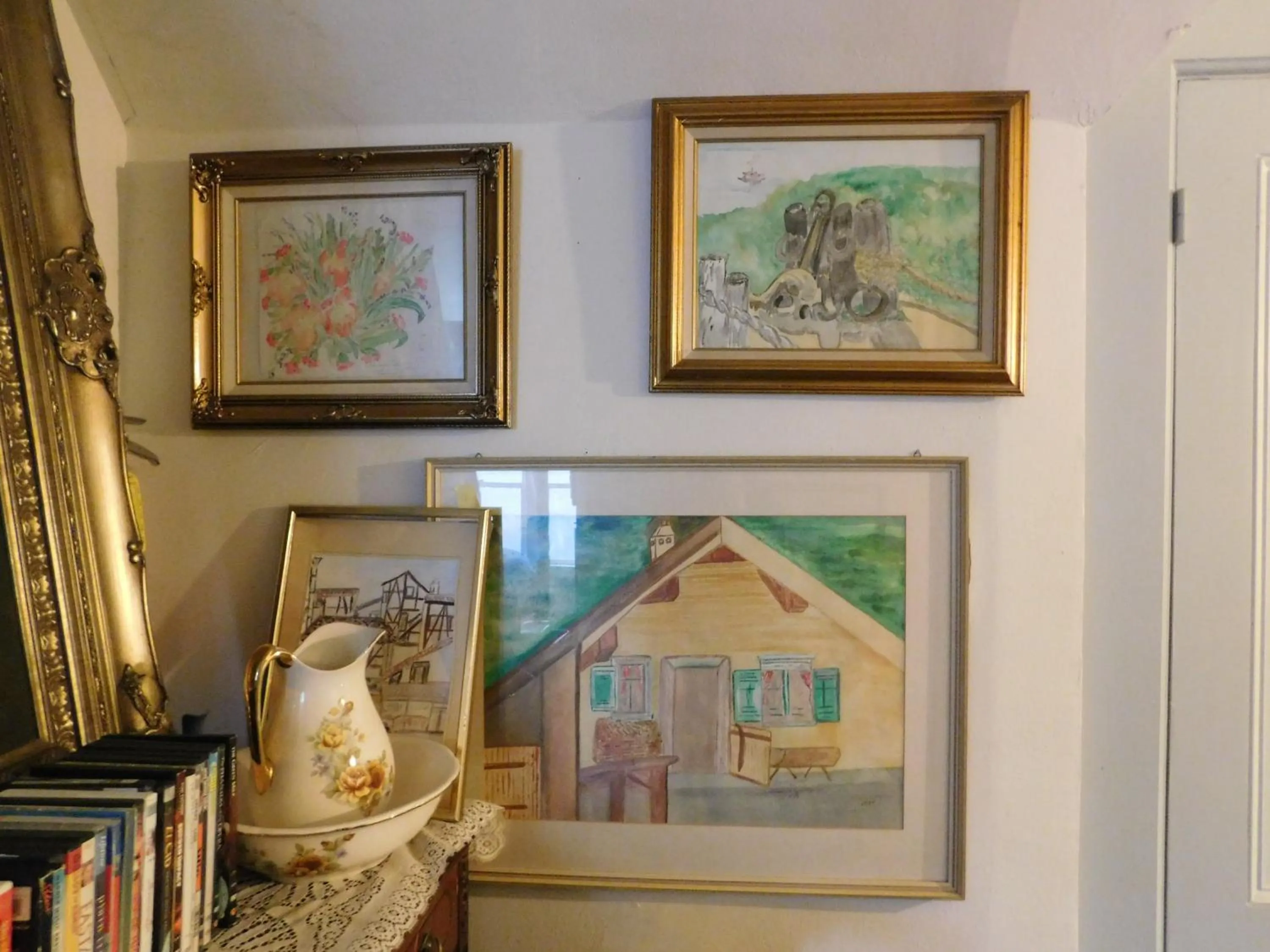 Decorative detail in Cliff Crest Inn