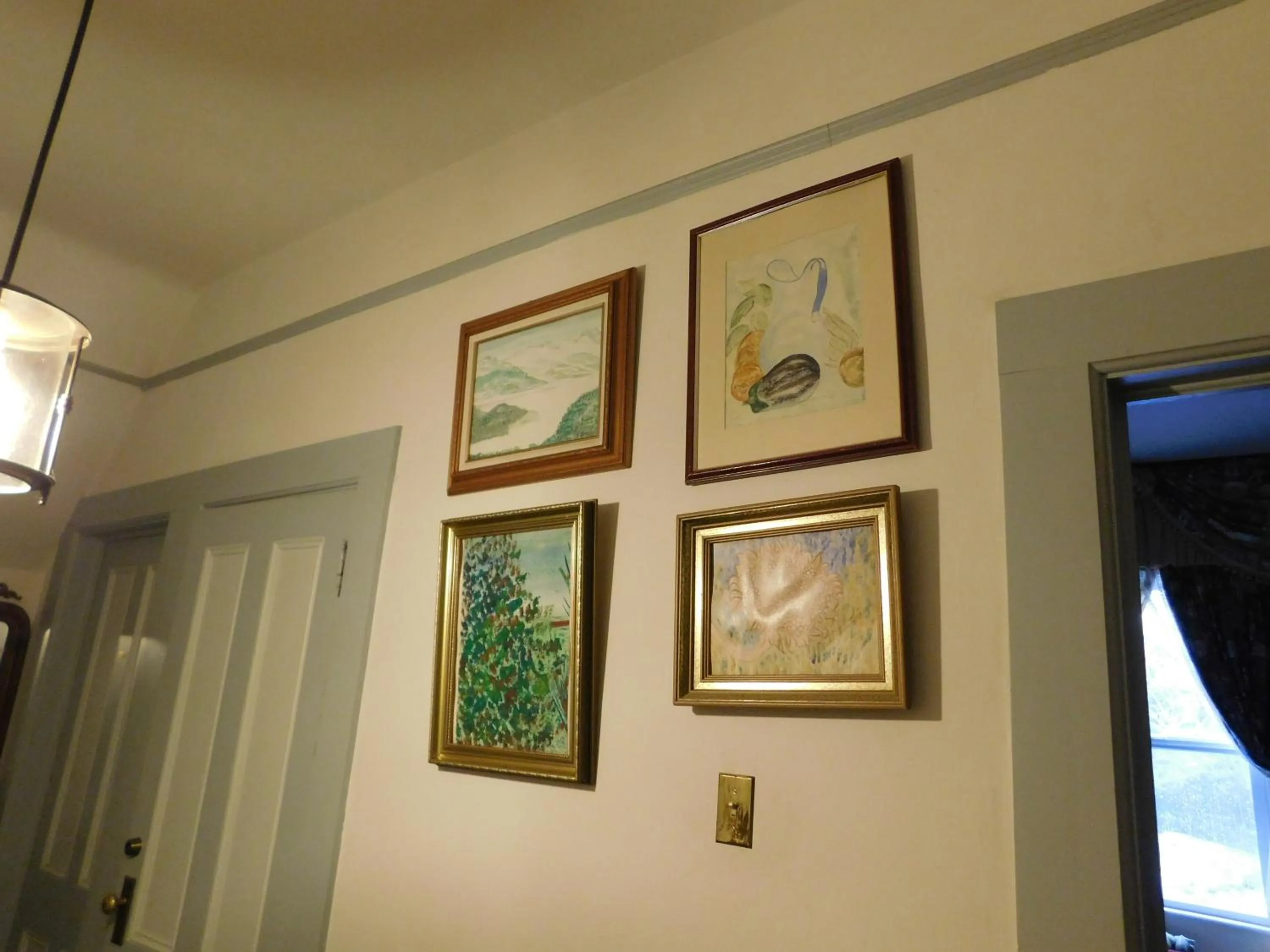 Decorative detail in Cliff Crest Inn