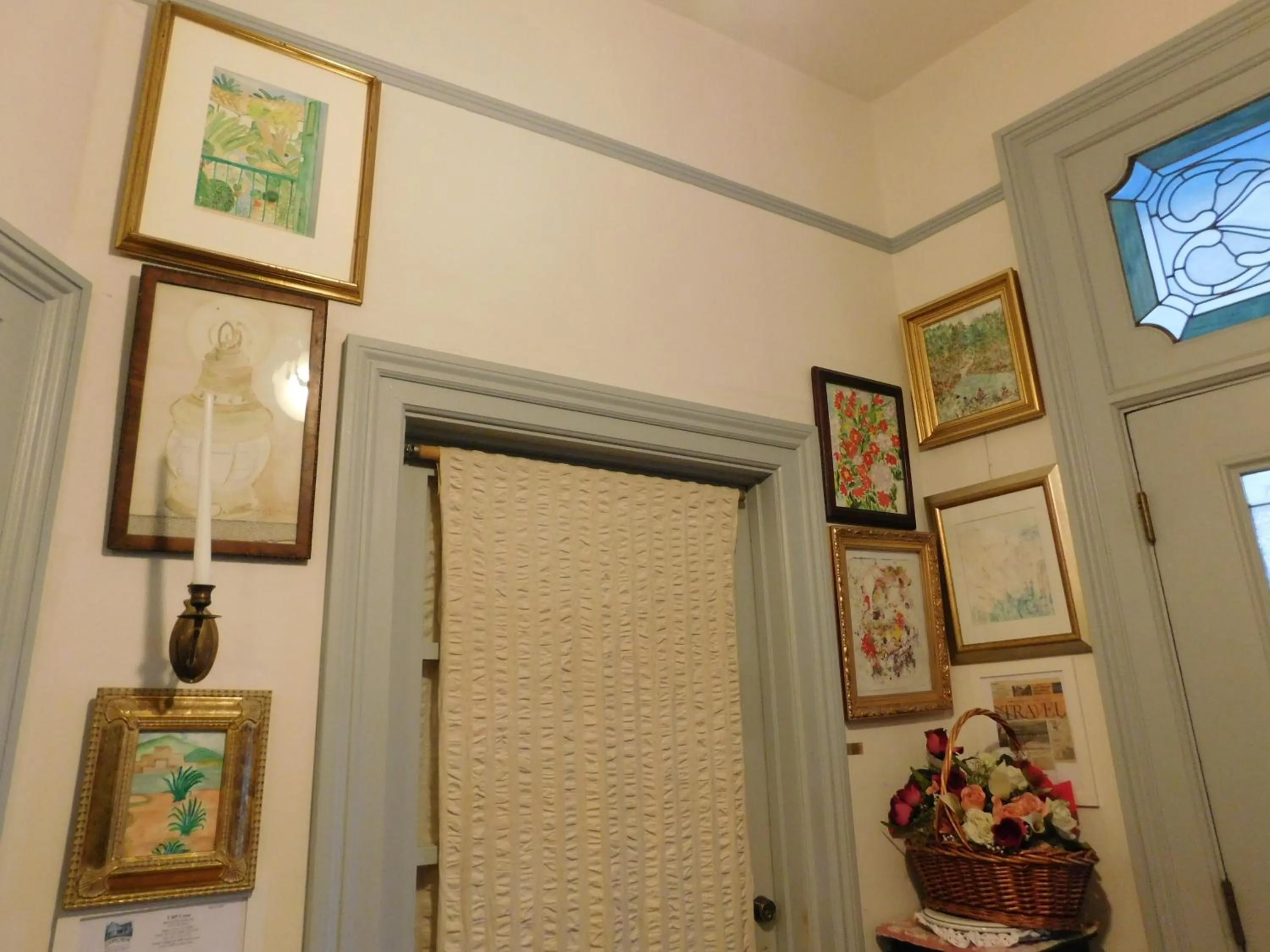 Decorative detail in Cliff Crest Inn