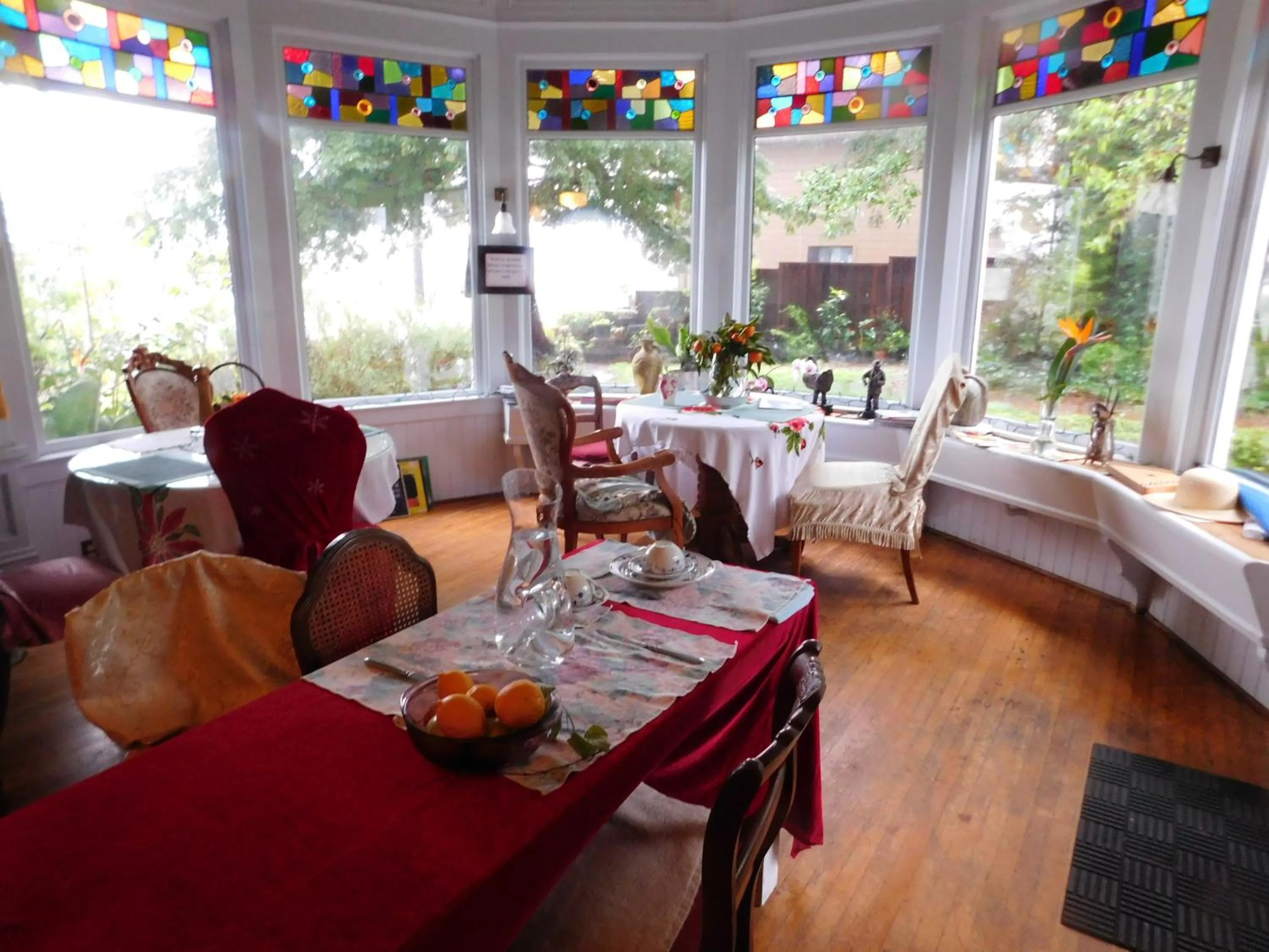 Communal lounge/ TV room in Cliff Crest Inn