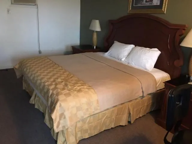 Bed in Sunset Inn