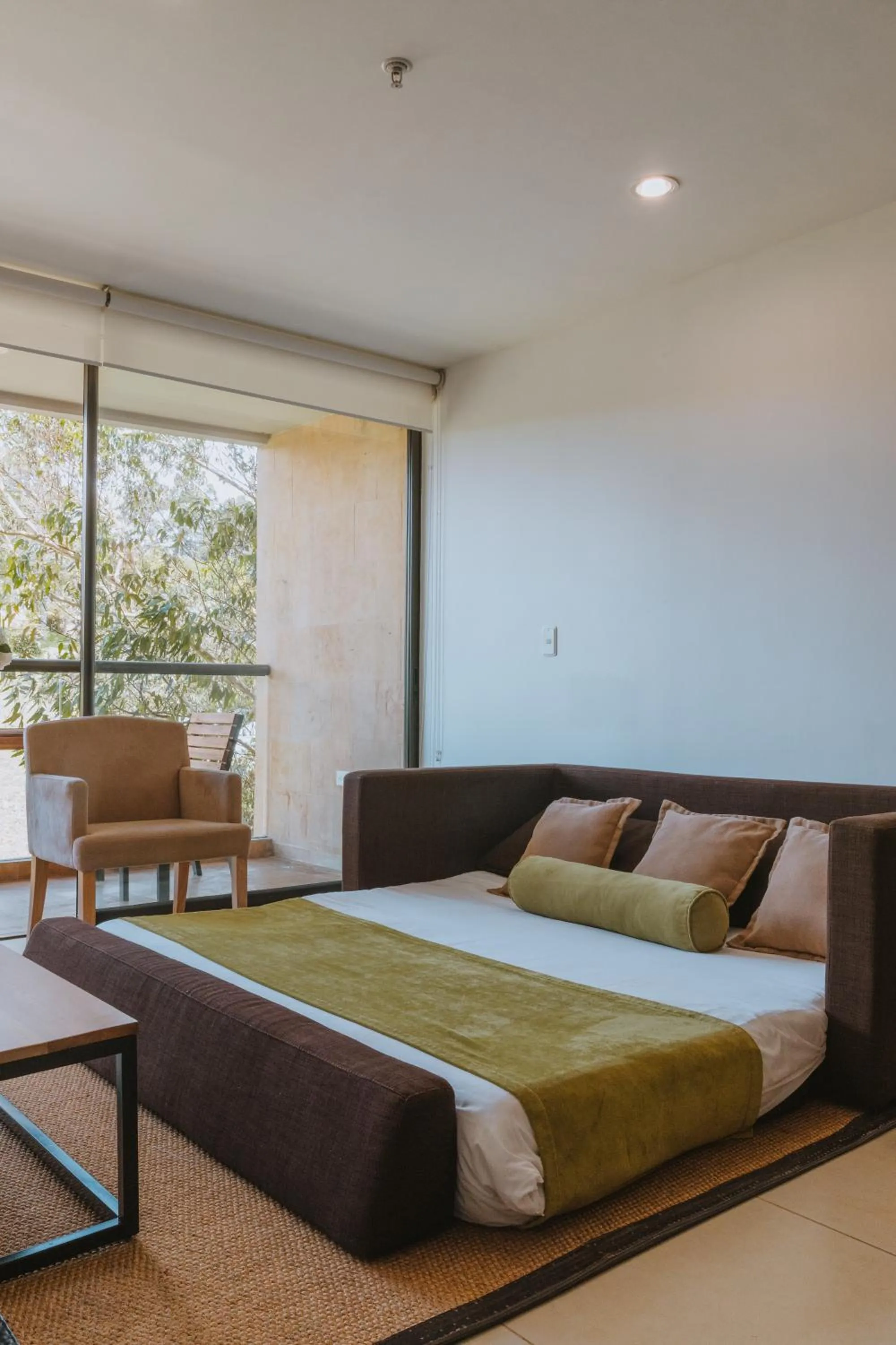 Living room, Bed in Travelers Rio Verde Living Suites