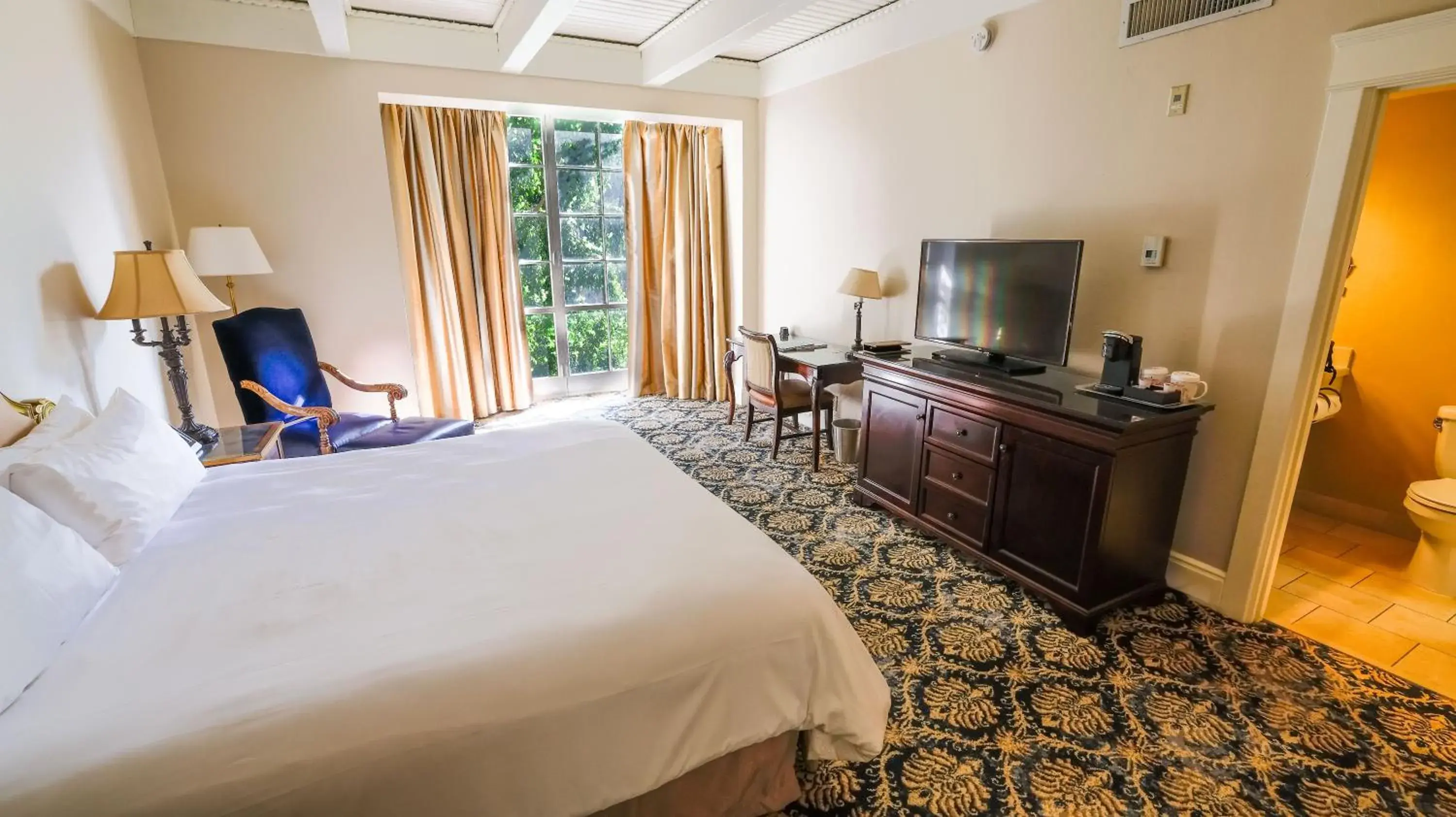 Deluxe King Room in The Mission Inn Hotel and Spa Deluxe King Room in The Mission Inn Hotel and Spa