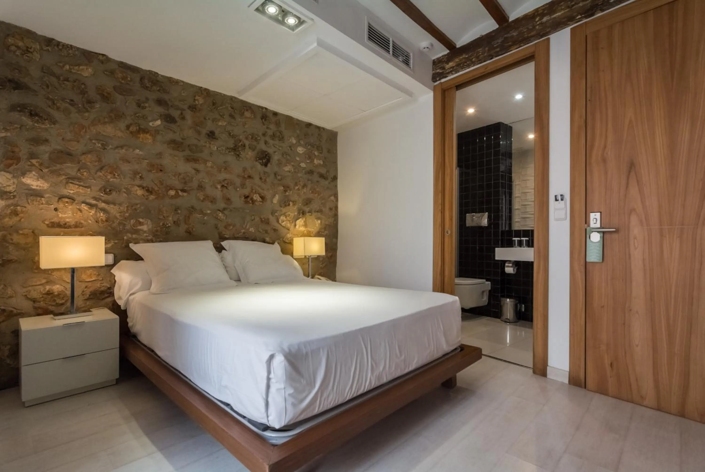Photo of the whole room, Bed in Hotel Nou Romà