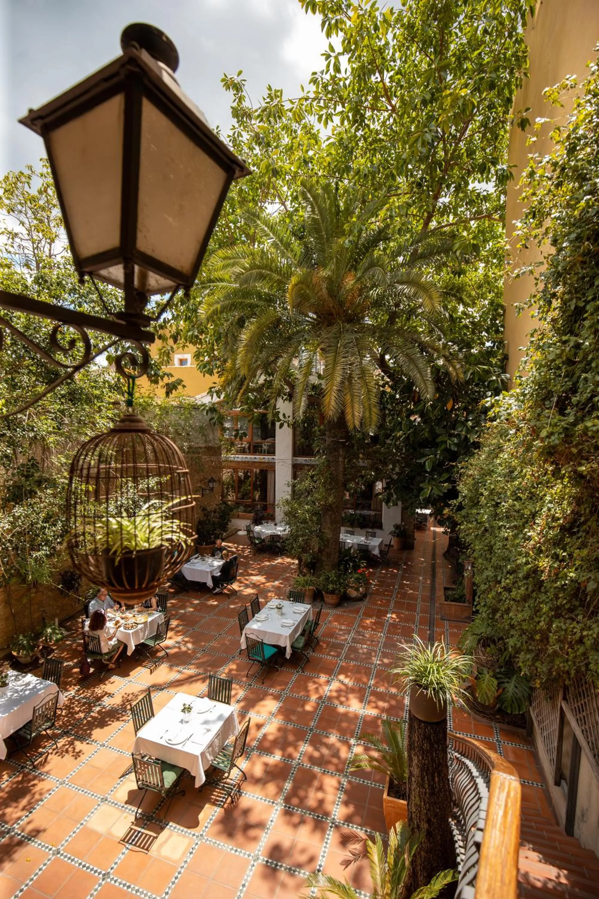 Patio in Hotel Nou Romà
