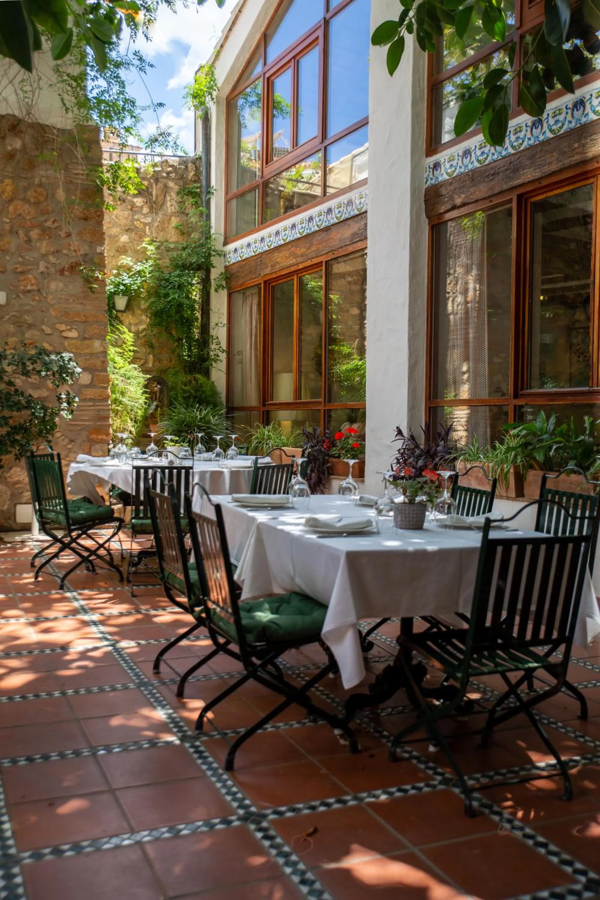 Restaurant/places to eat in Hotel Nou Romà