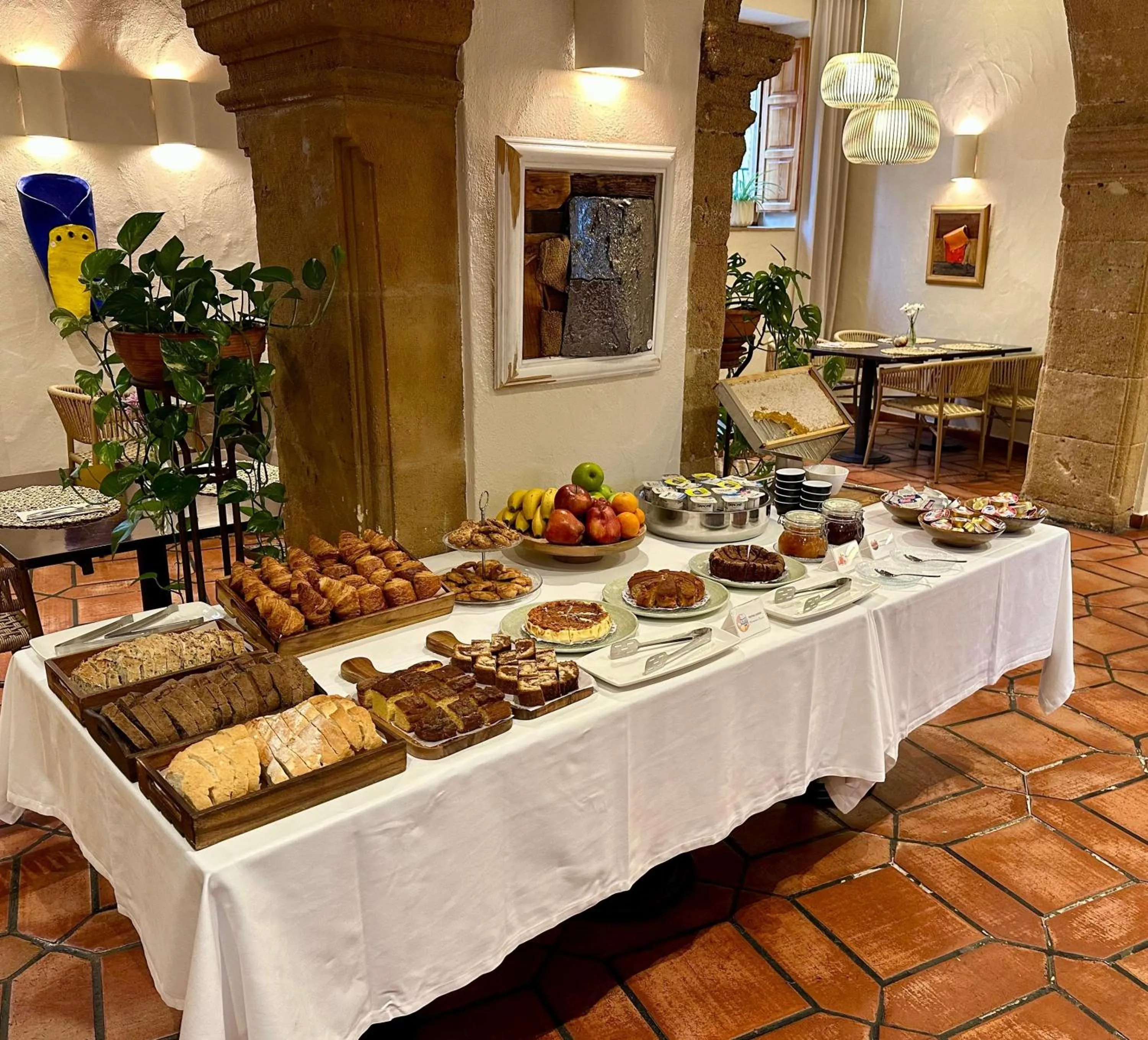 Restaurant/places to eat in Hotel Nou Romà