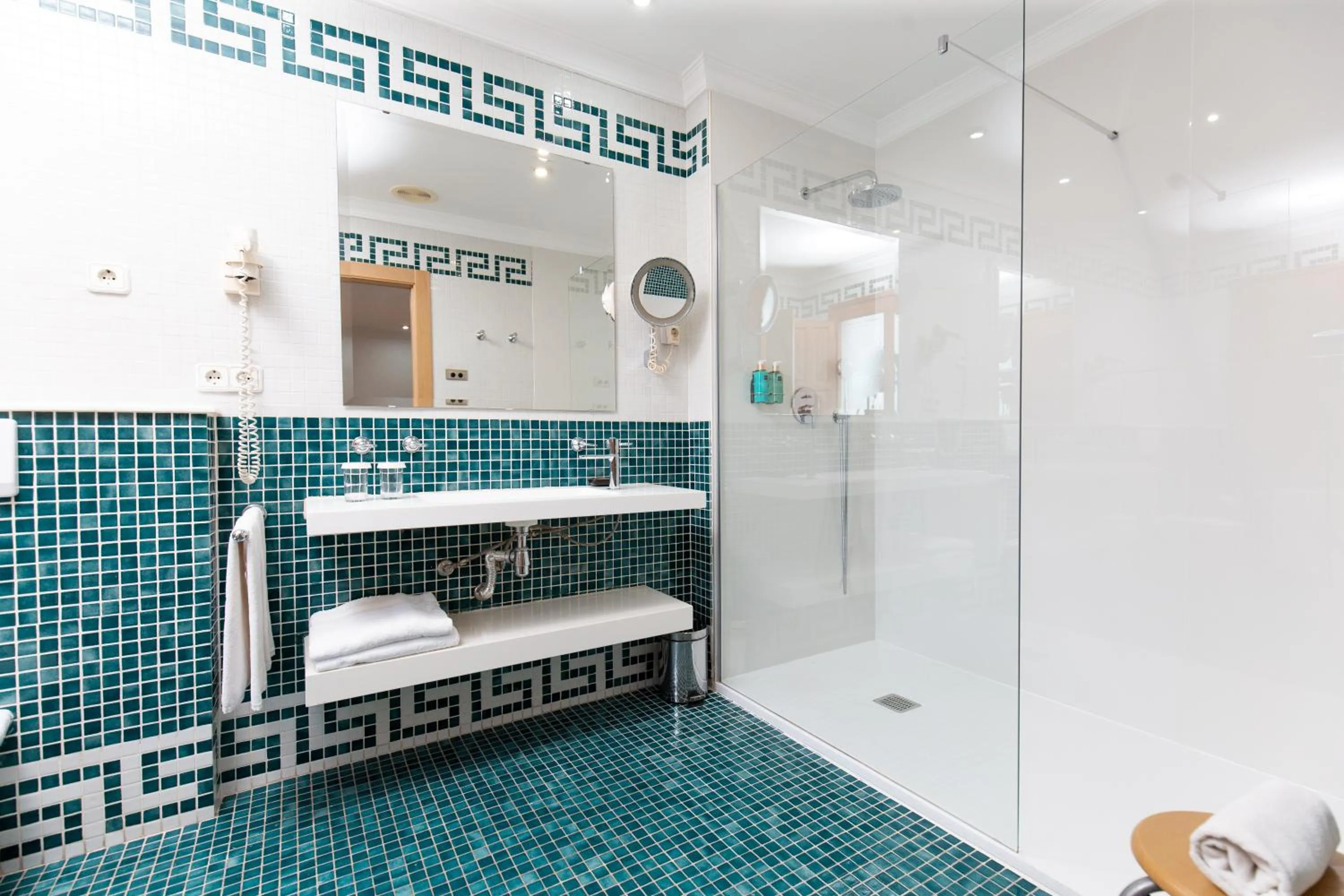 Bathroom in Hotel Nou Romà