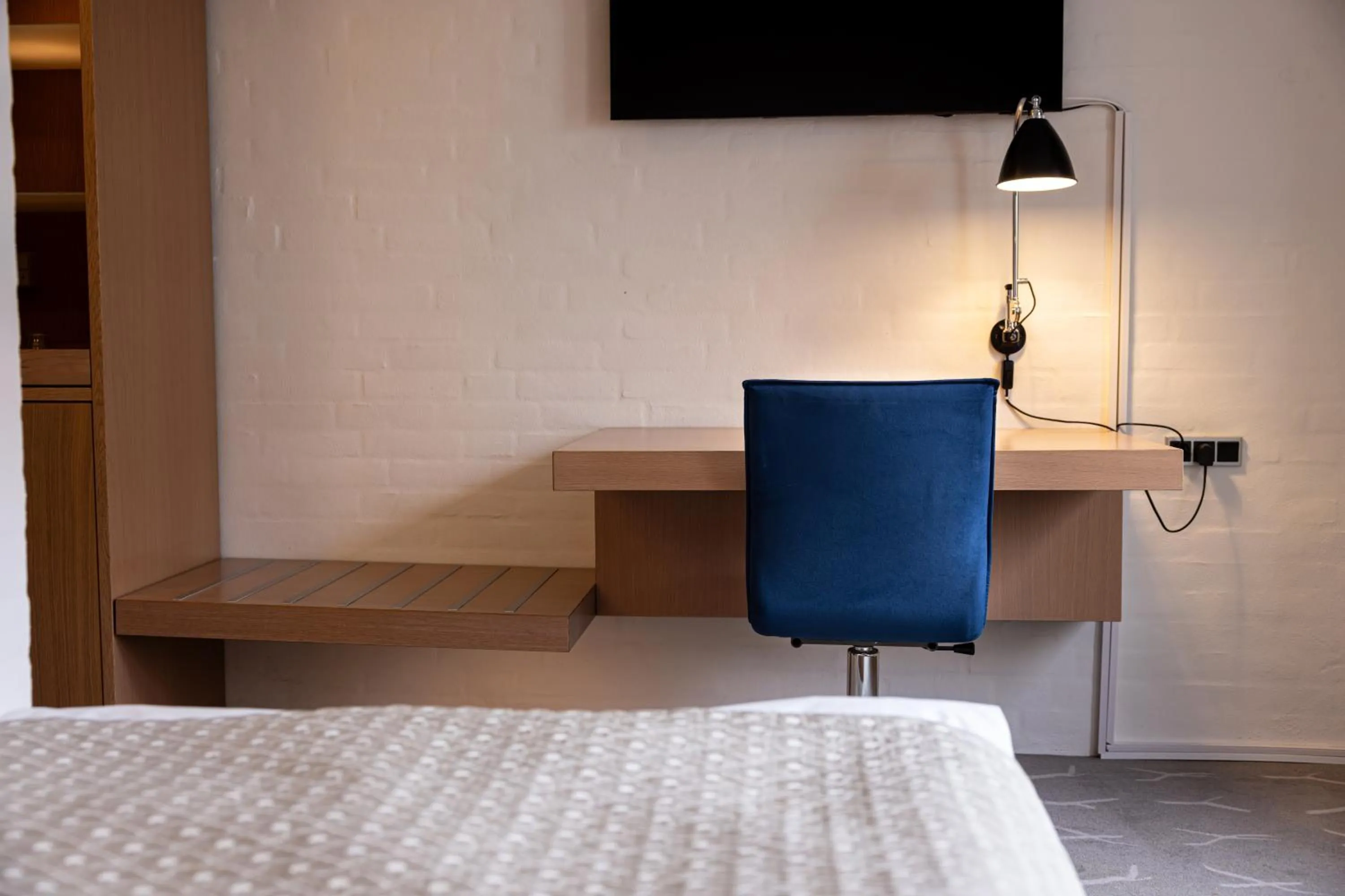 Communal lounge/ TV room, Bed in Frederik VI's Hotel