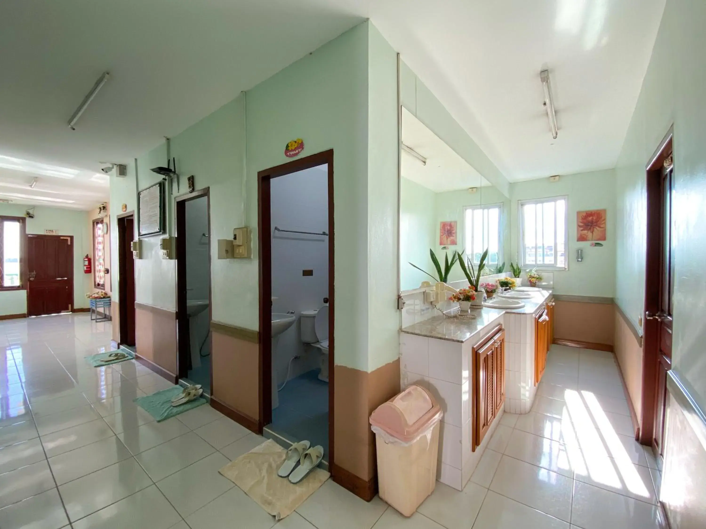 Twin Room with Shared Bathroom in Mixay Paradise Hotel Twin Room with Shared Bathroom in Mixay Paradise Hotel