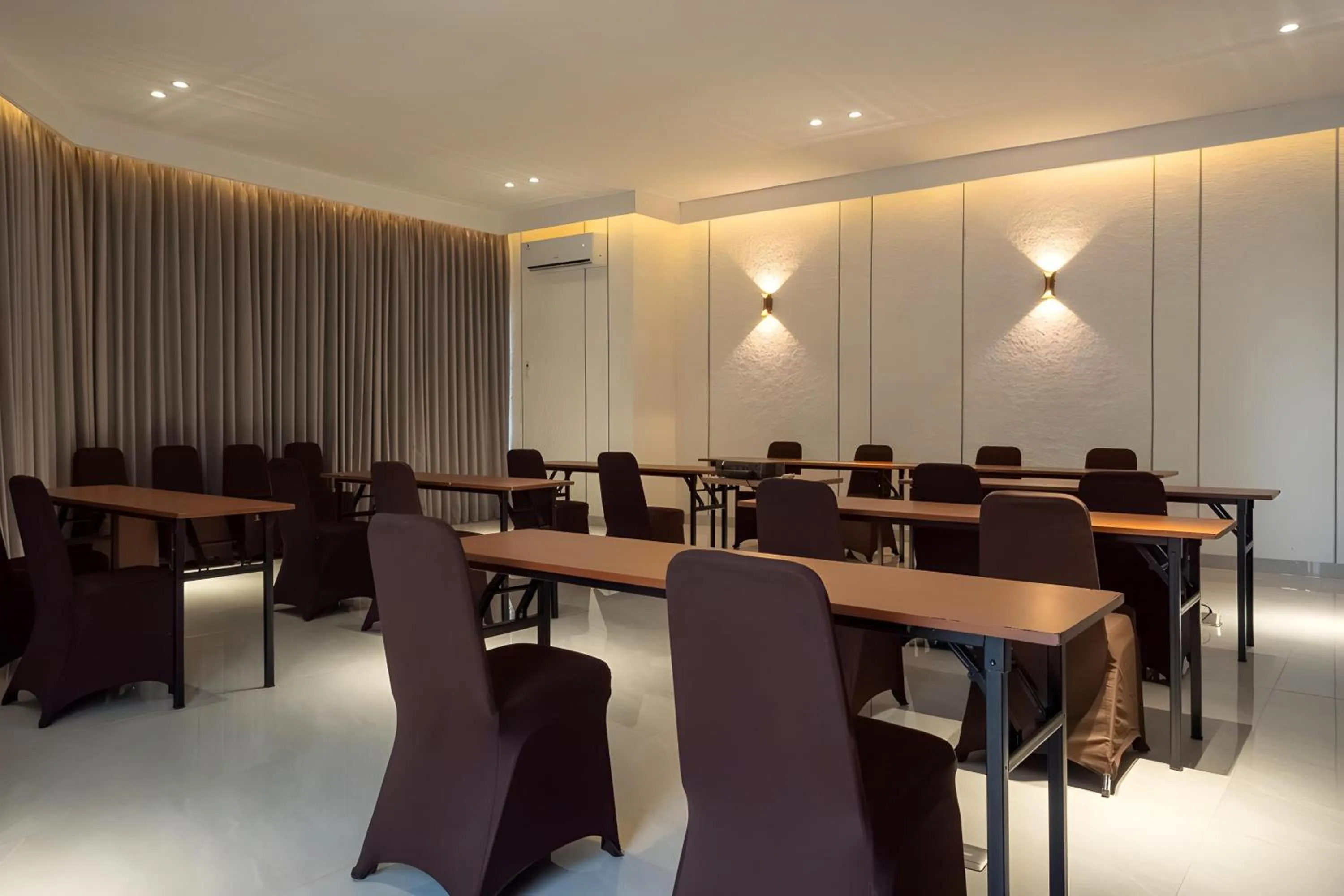 Meeting/conference room in Hotel 88 Kedoya Jakarta