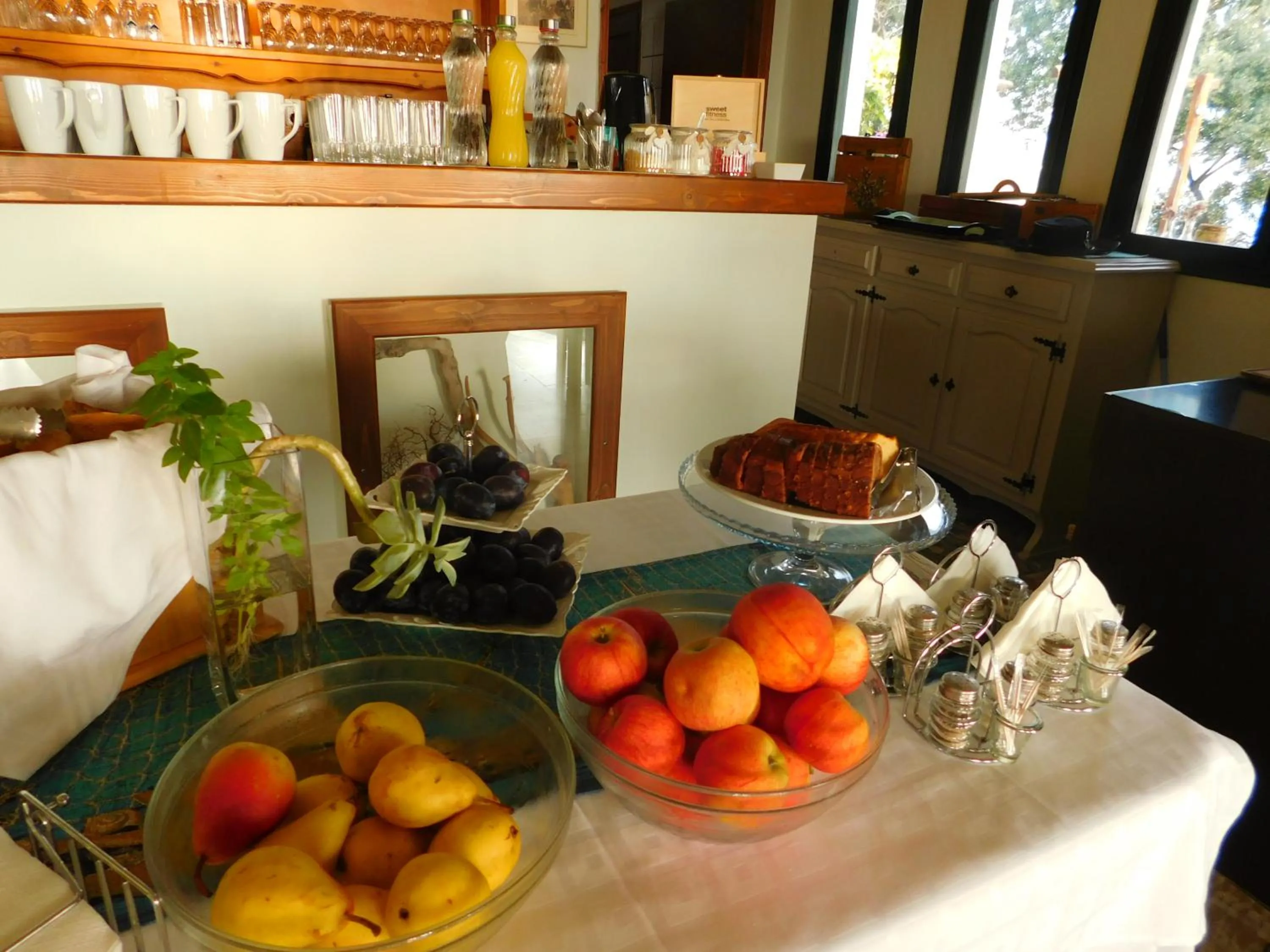Buffet breakfast in Marabou Hotel Chorefto