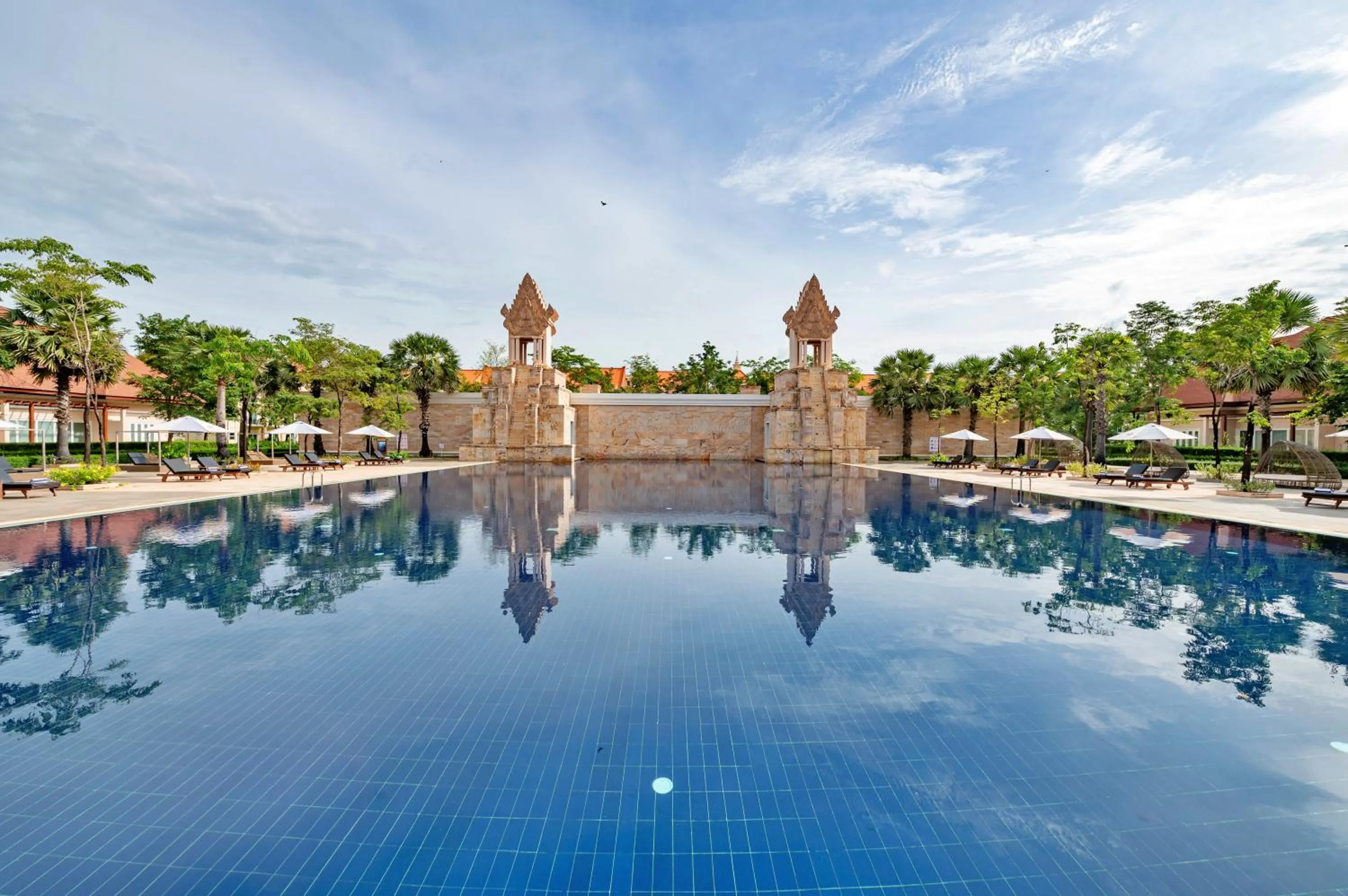 Swimming pool in Sokha Siem Reap Resort & Convention Center