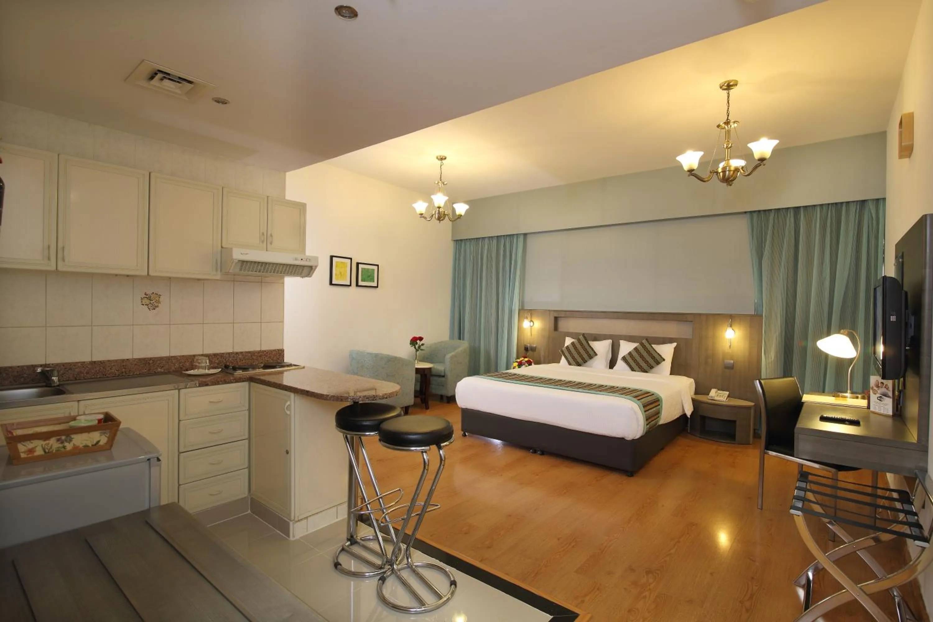Kitchen or kitchenette, Bed in Florida City Hotel Apartments (Previously Flora Hotel Apartments)