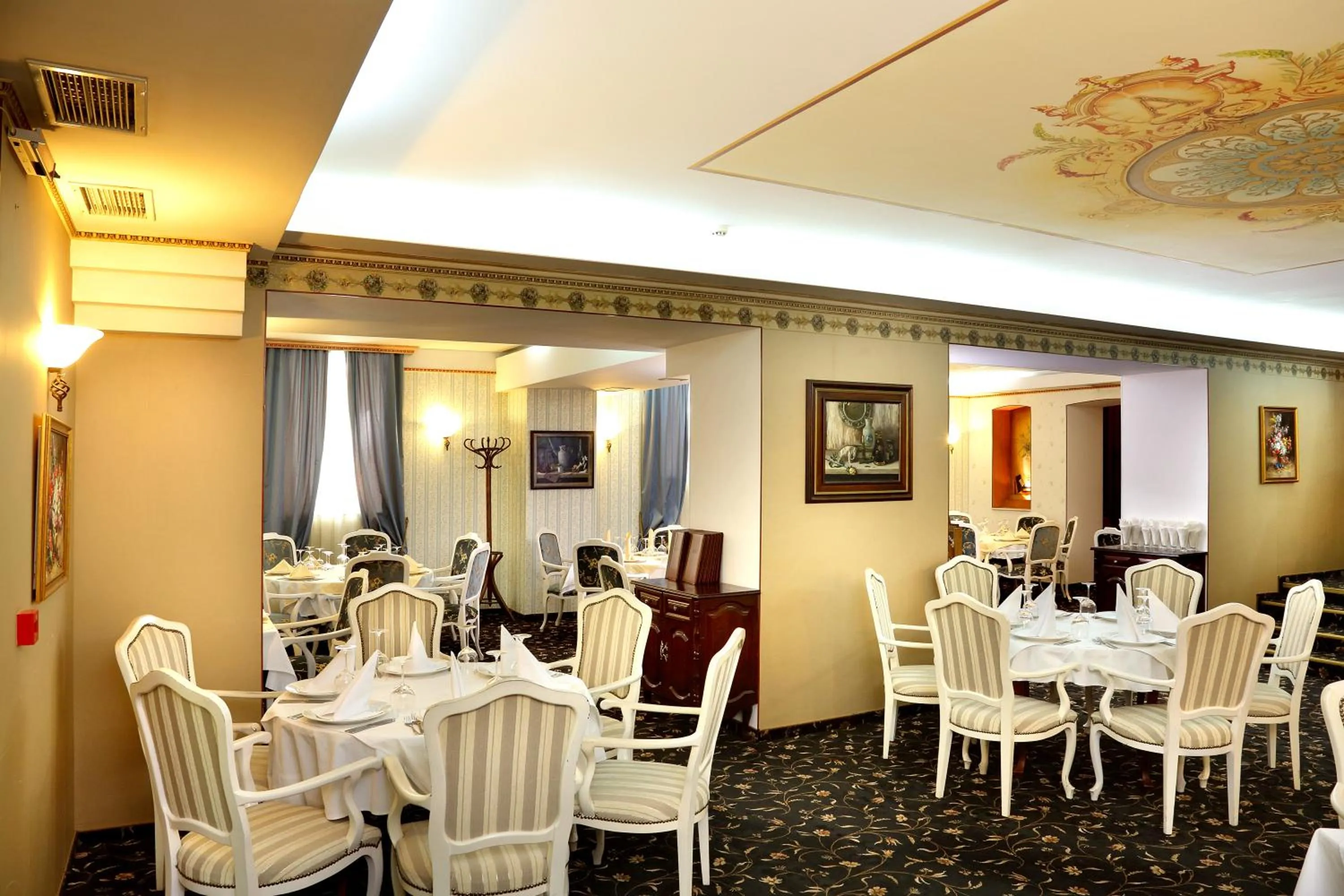 Restaurant/places to eat in Hotel Anna Palace