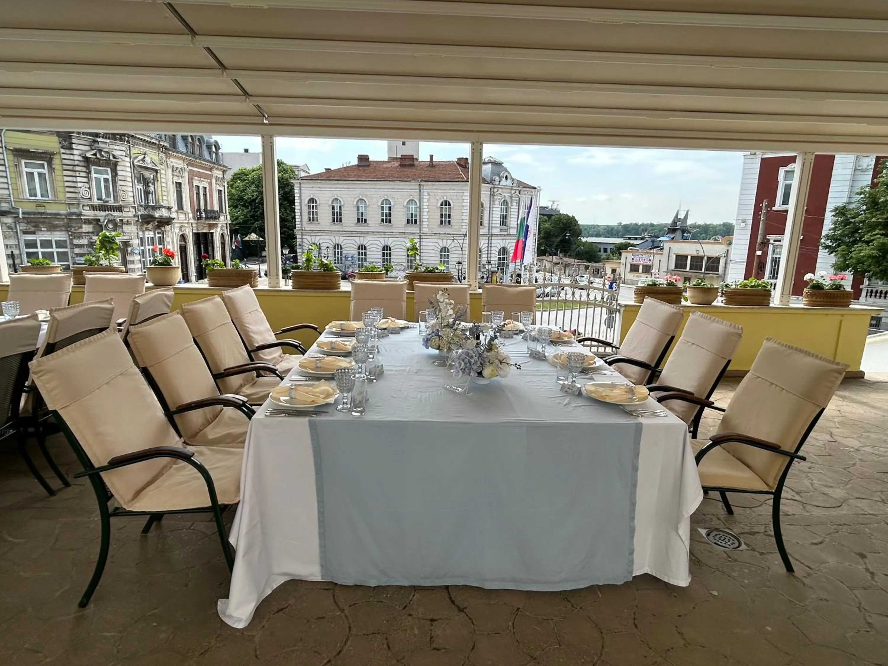 Restaurant/places to eat in Hotel Anna Palace