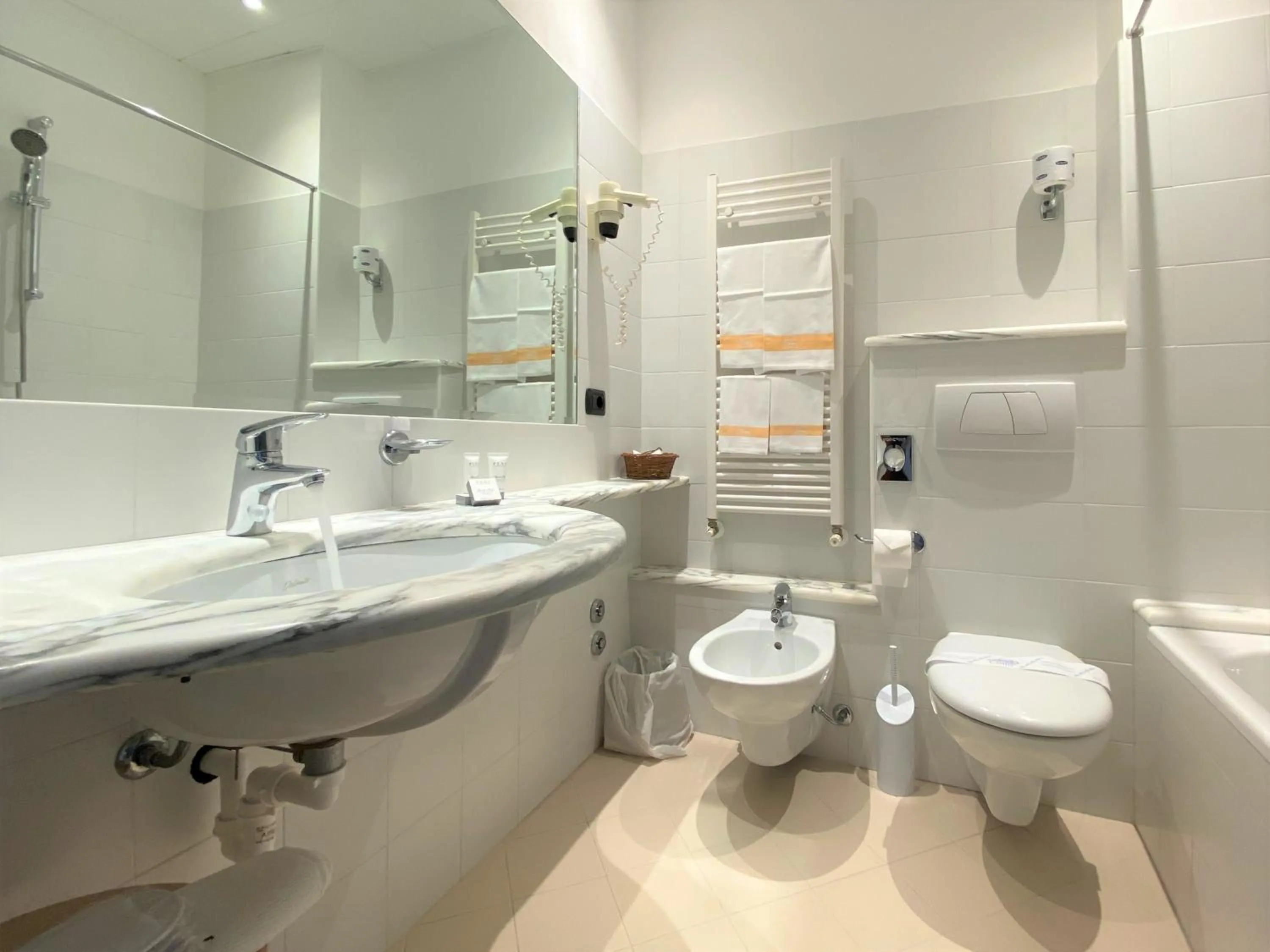 Bathroom in Hotel Tirreno