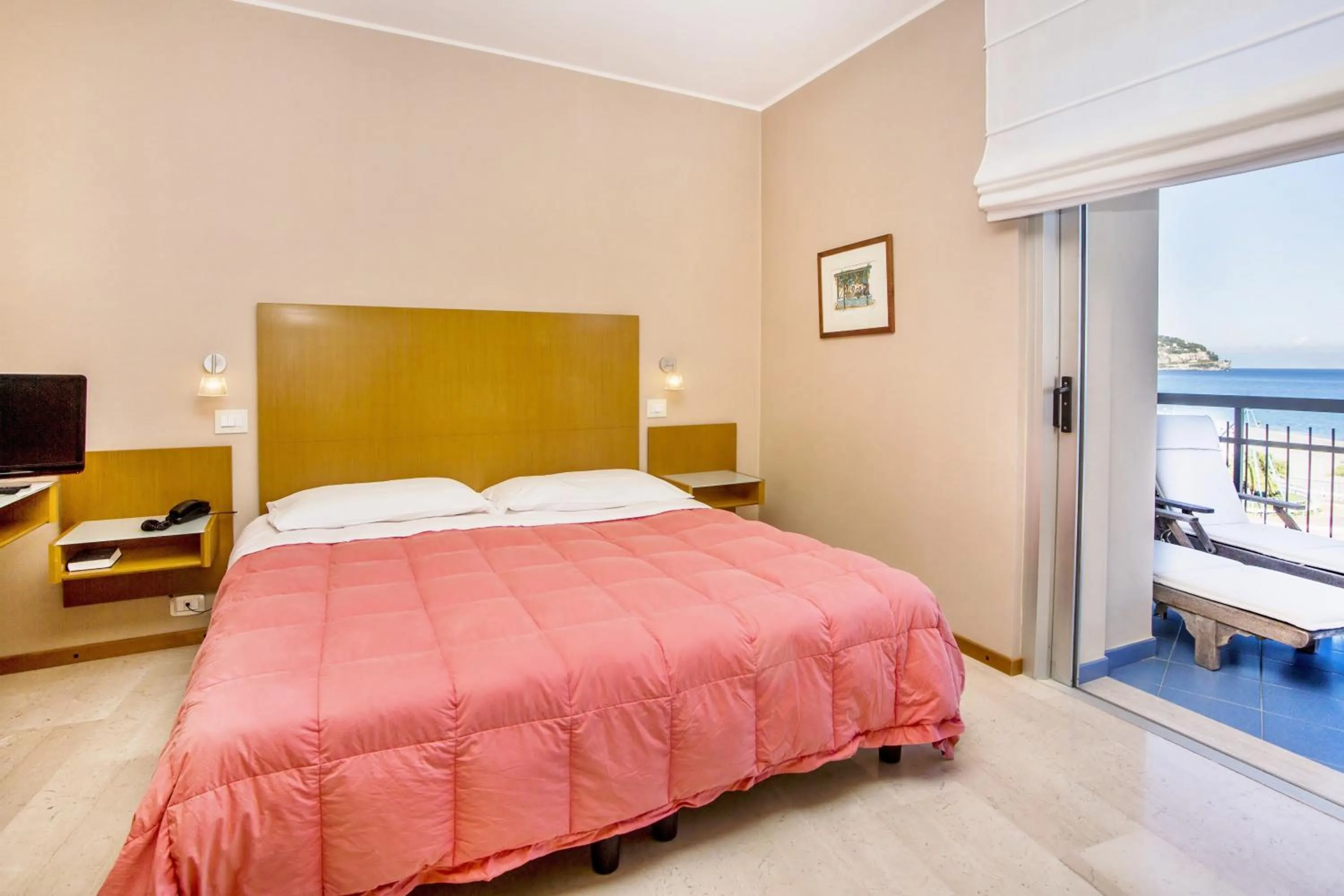 Photo of the whole room, Bed in Hotel Tirreno