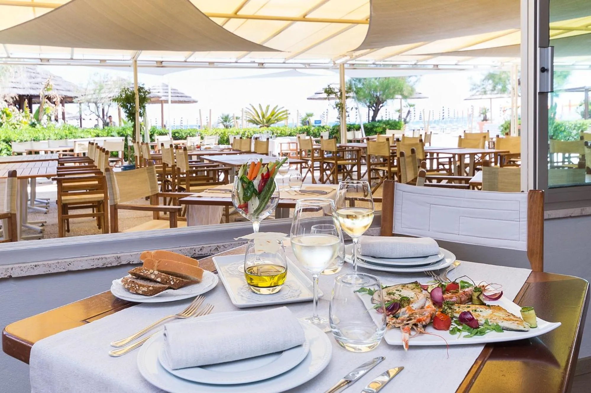 Restaurant/places to eat in Hotel Tirreno