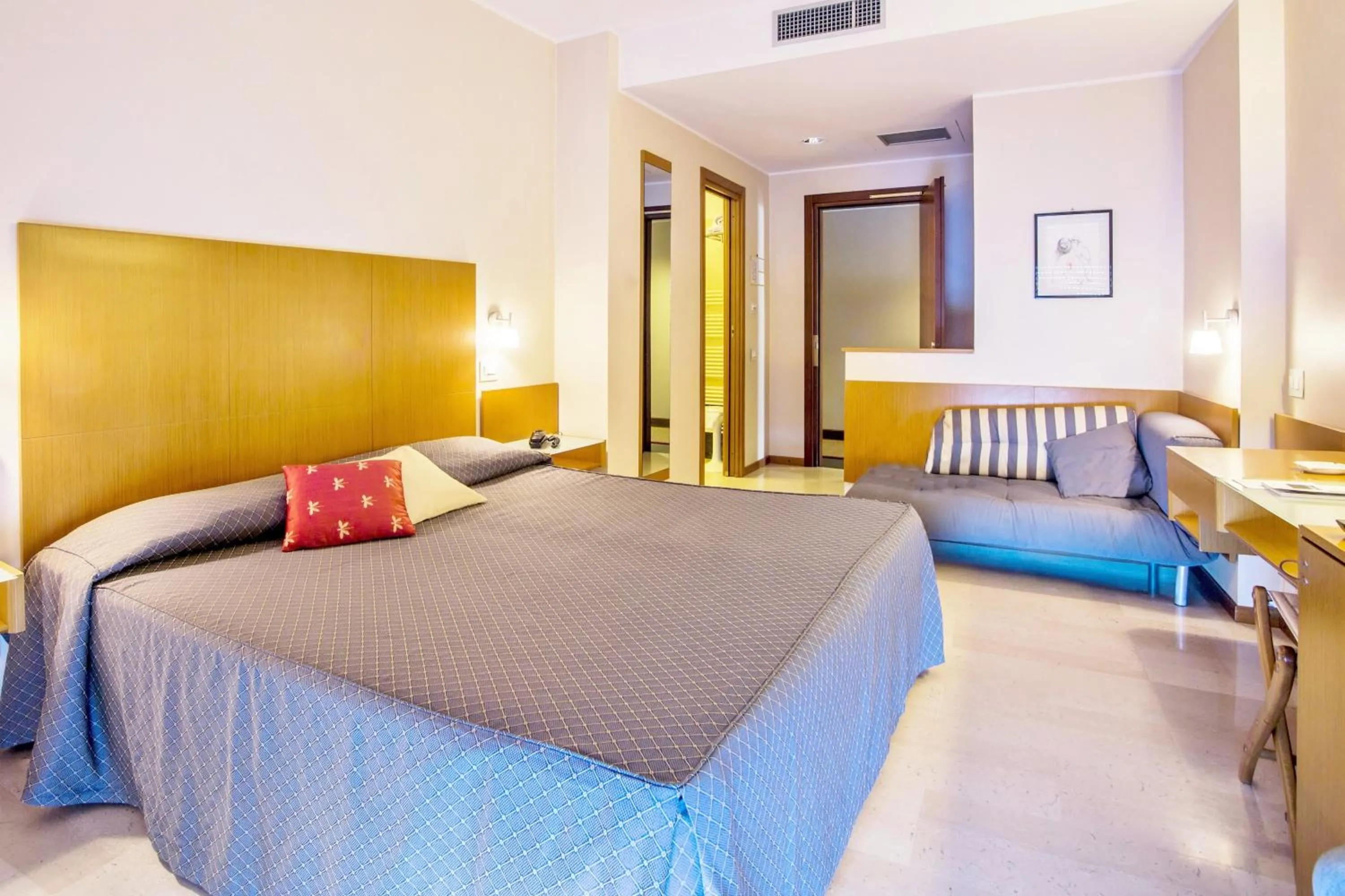 Bedroom, Bed in Hotel Tirreno