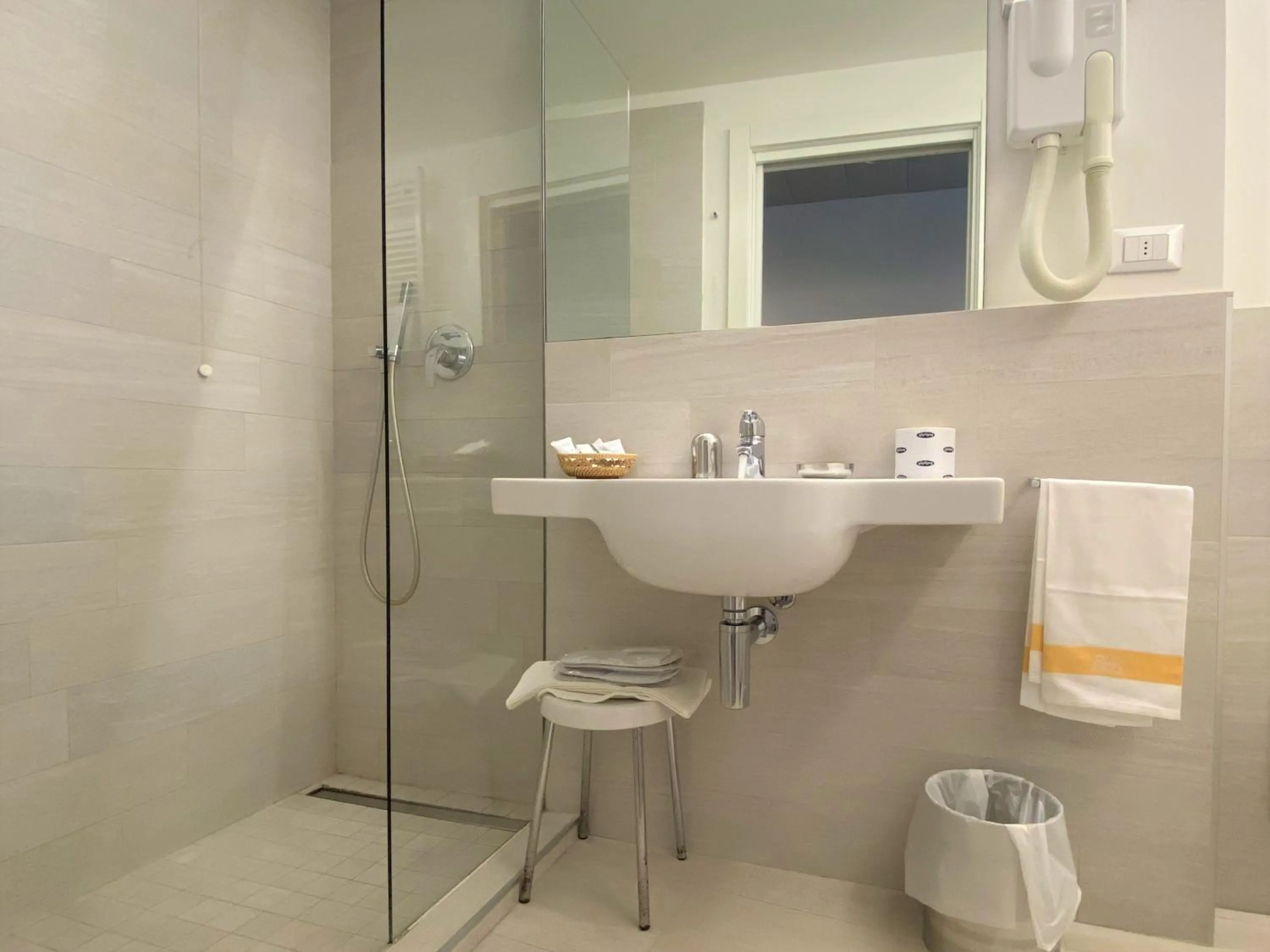 Bathroom in Hotel Tirreno