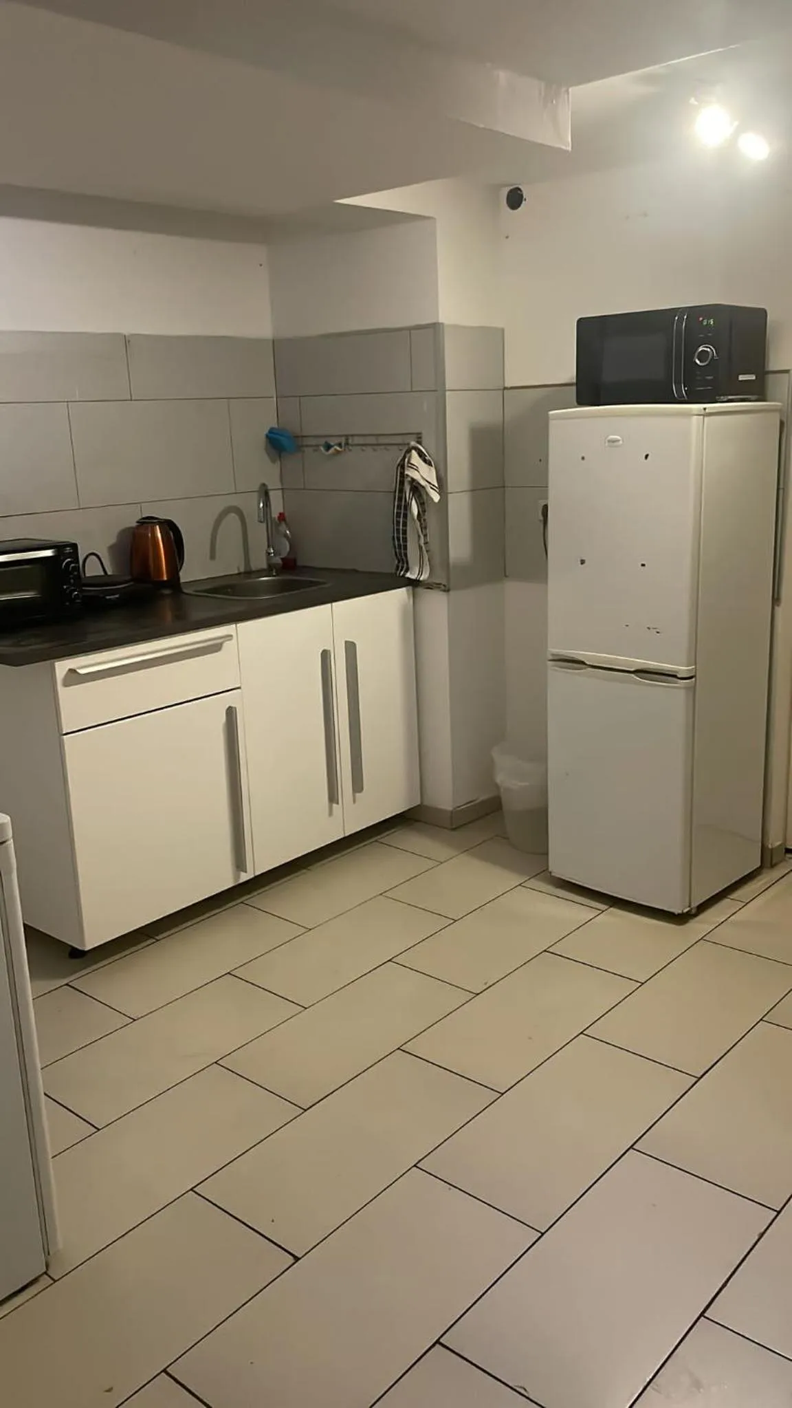 Communal kitchen in GZ Hostel Bonn