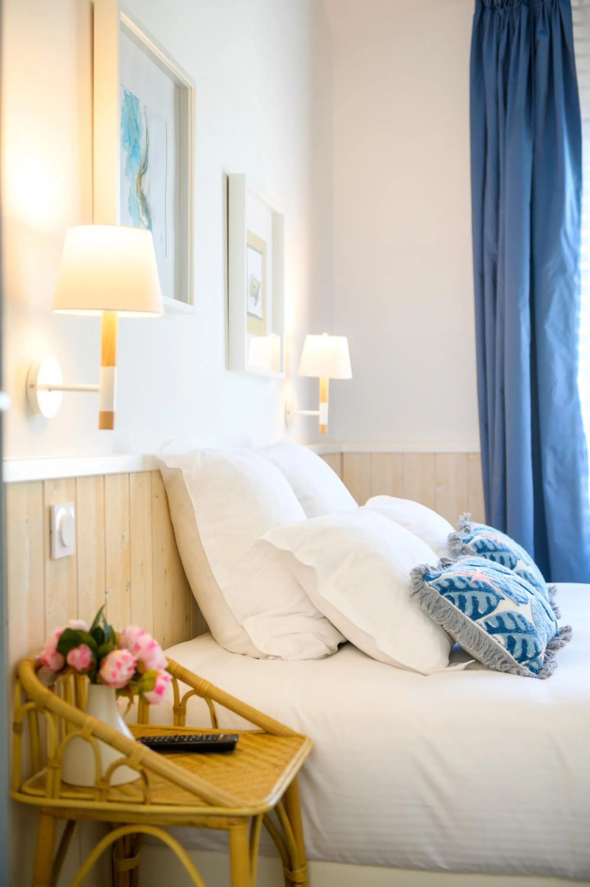 Decorative detail, Bed in Hôtel La Jetée