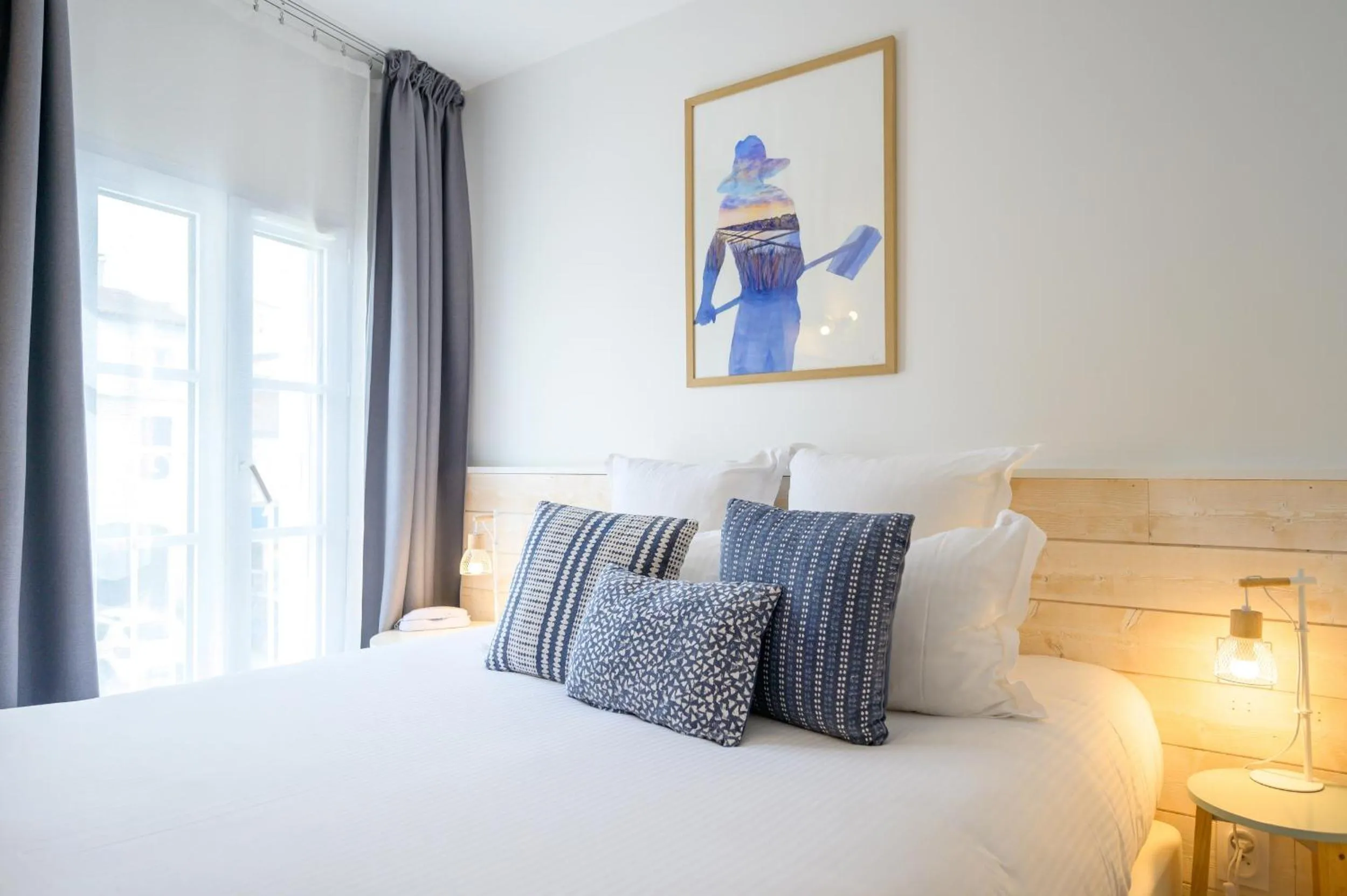 Bed in Hôtel La Jetée