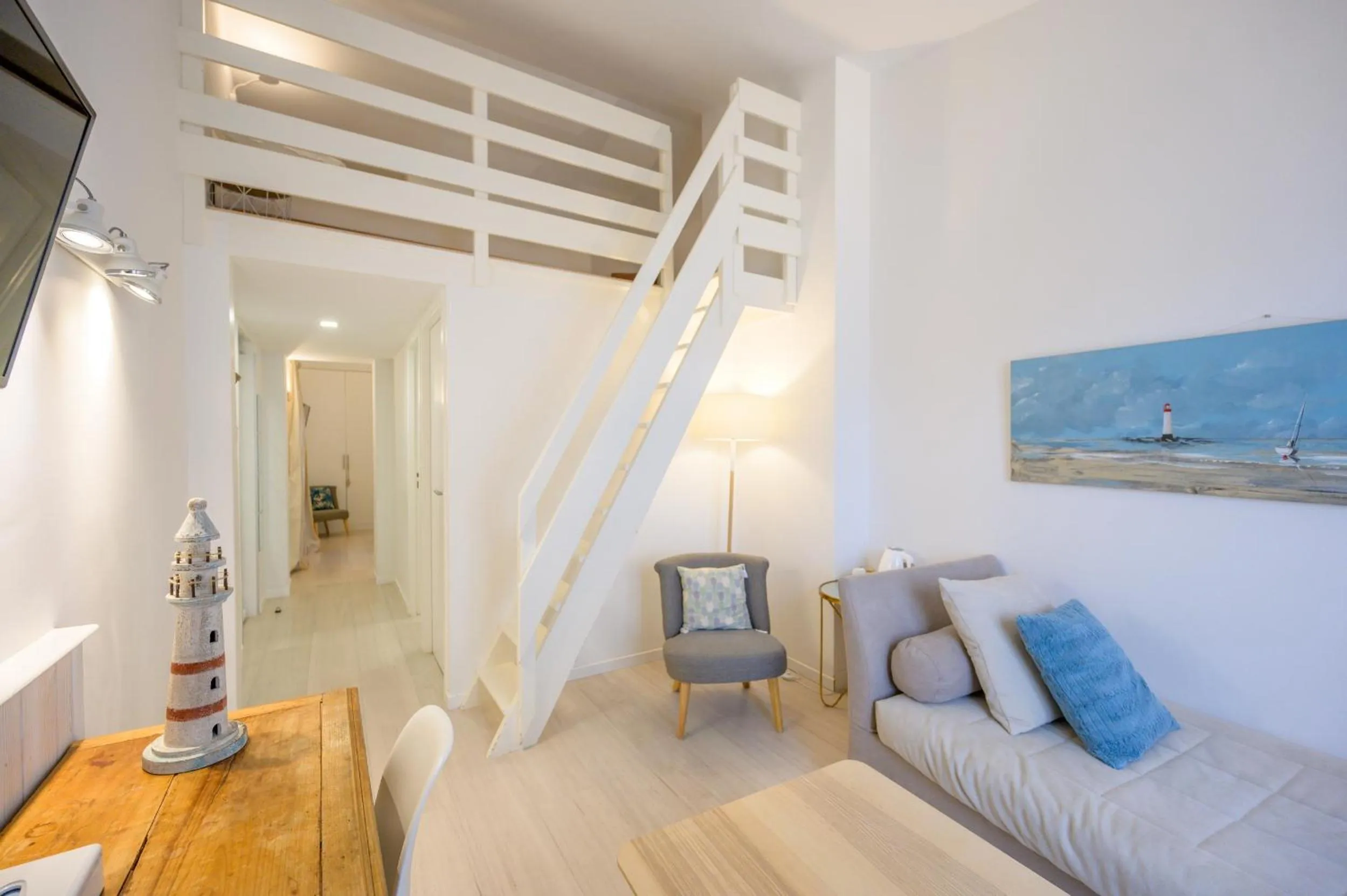 Photo of the whole room in Hôtel La Jetée