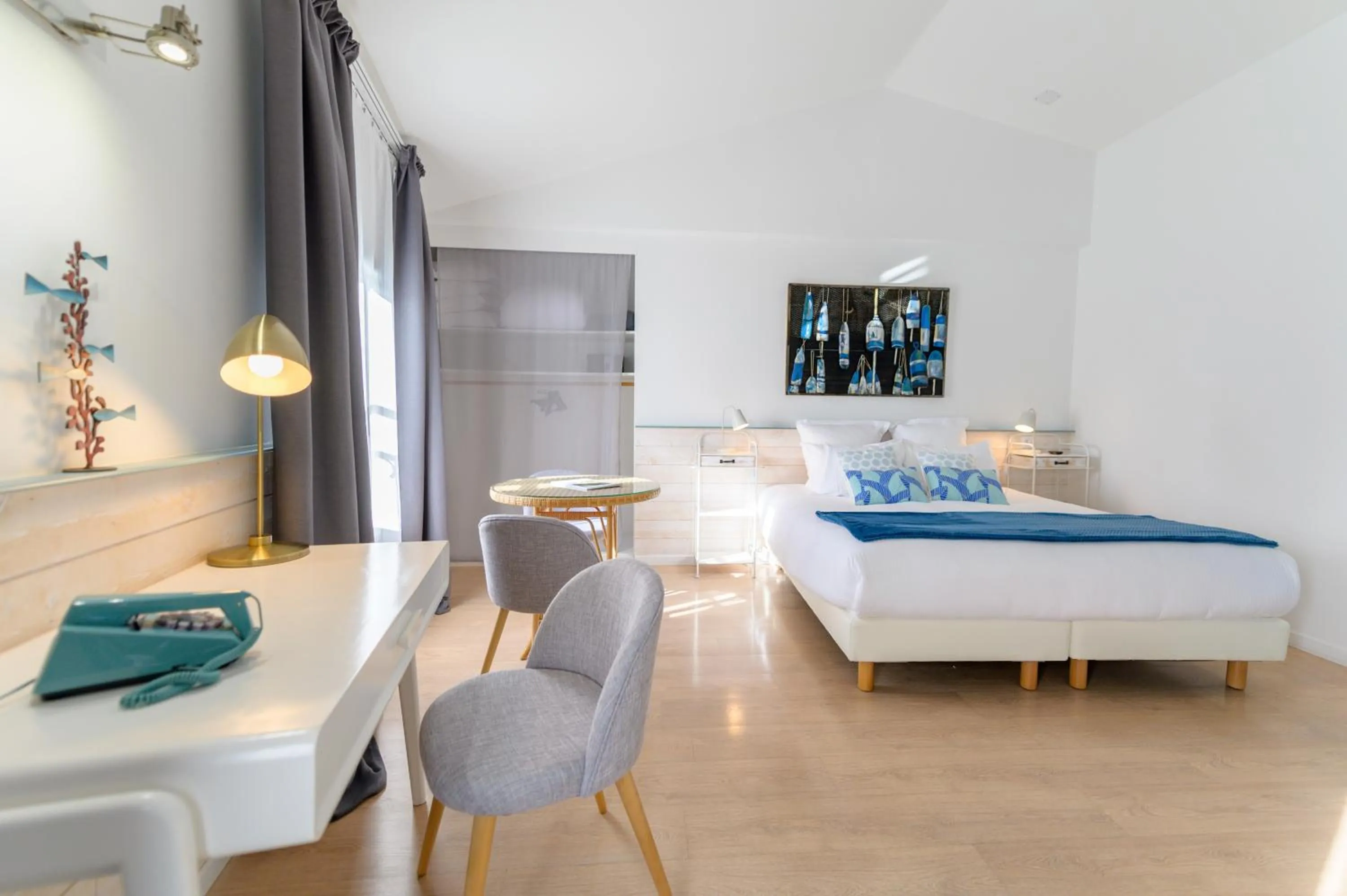 Photo of the whole room, Bed in Hôtel La Jetée