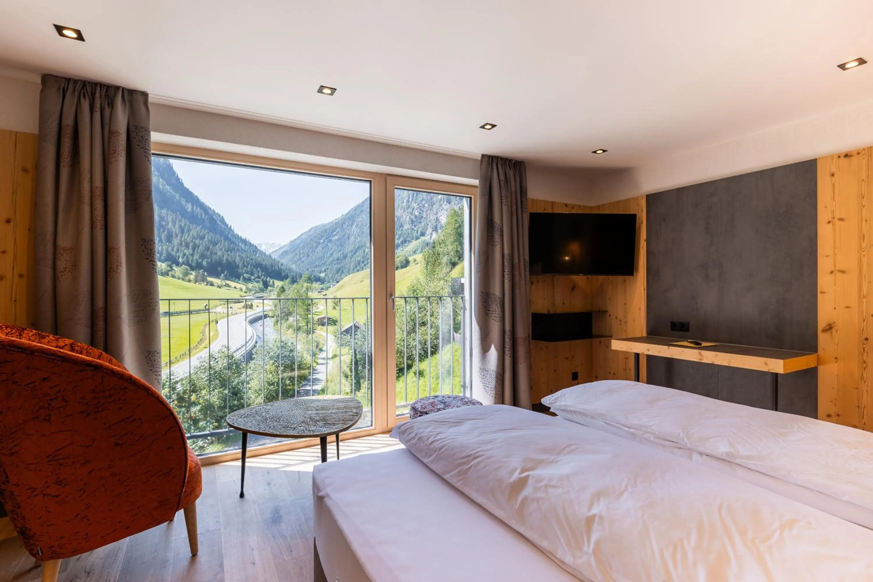 Bed in Hotel Edelweiss