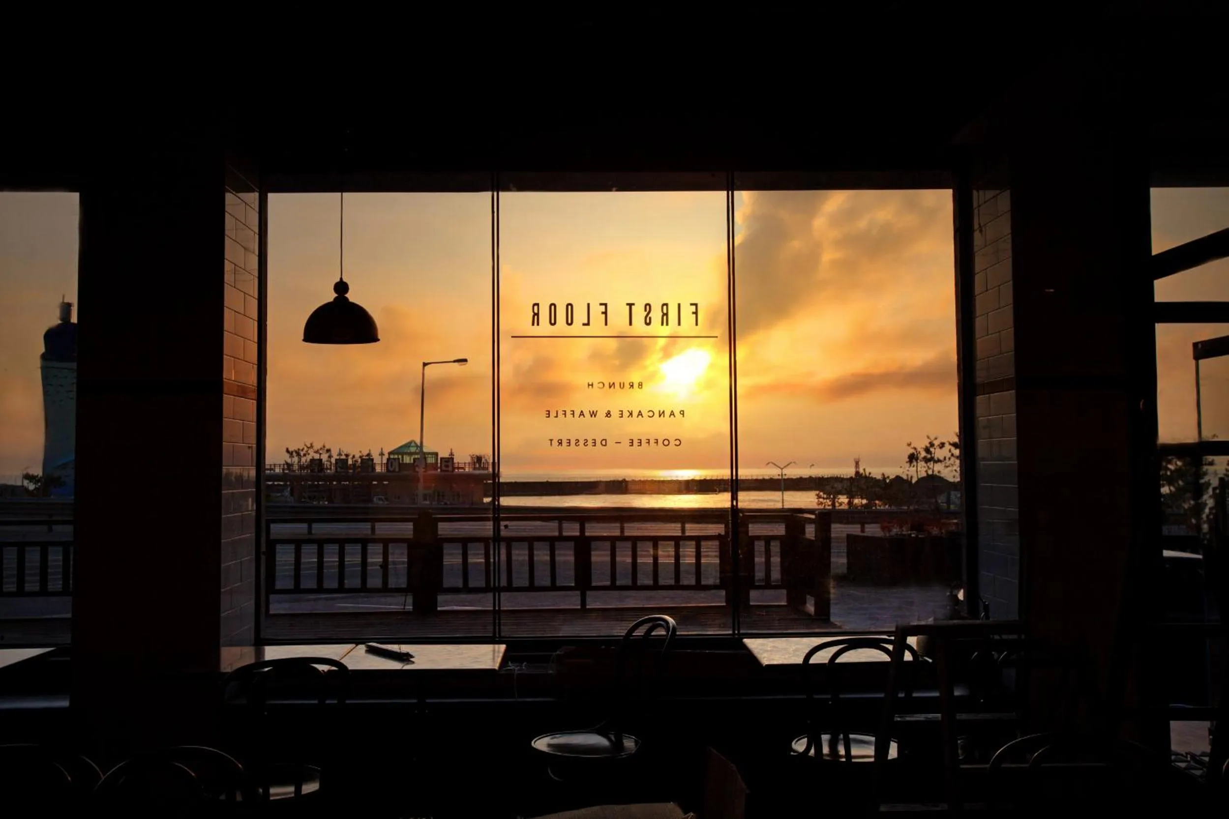 Restaurant/places to eat in Two Y Hotel