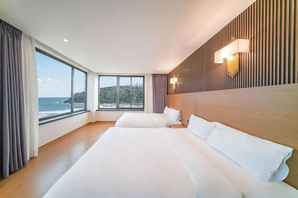 Corner Suite in Two Y Hotel Corner Suite in Two Y Hotel